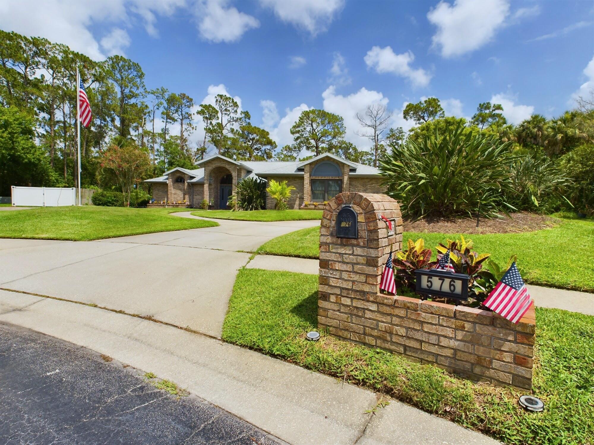 576 Lake Ashley Circle
