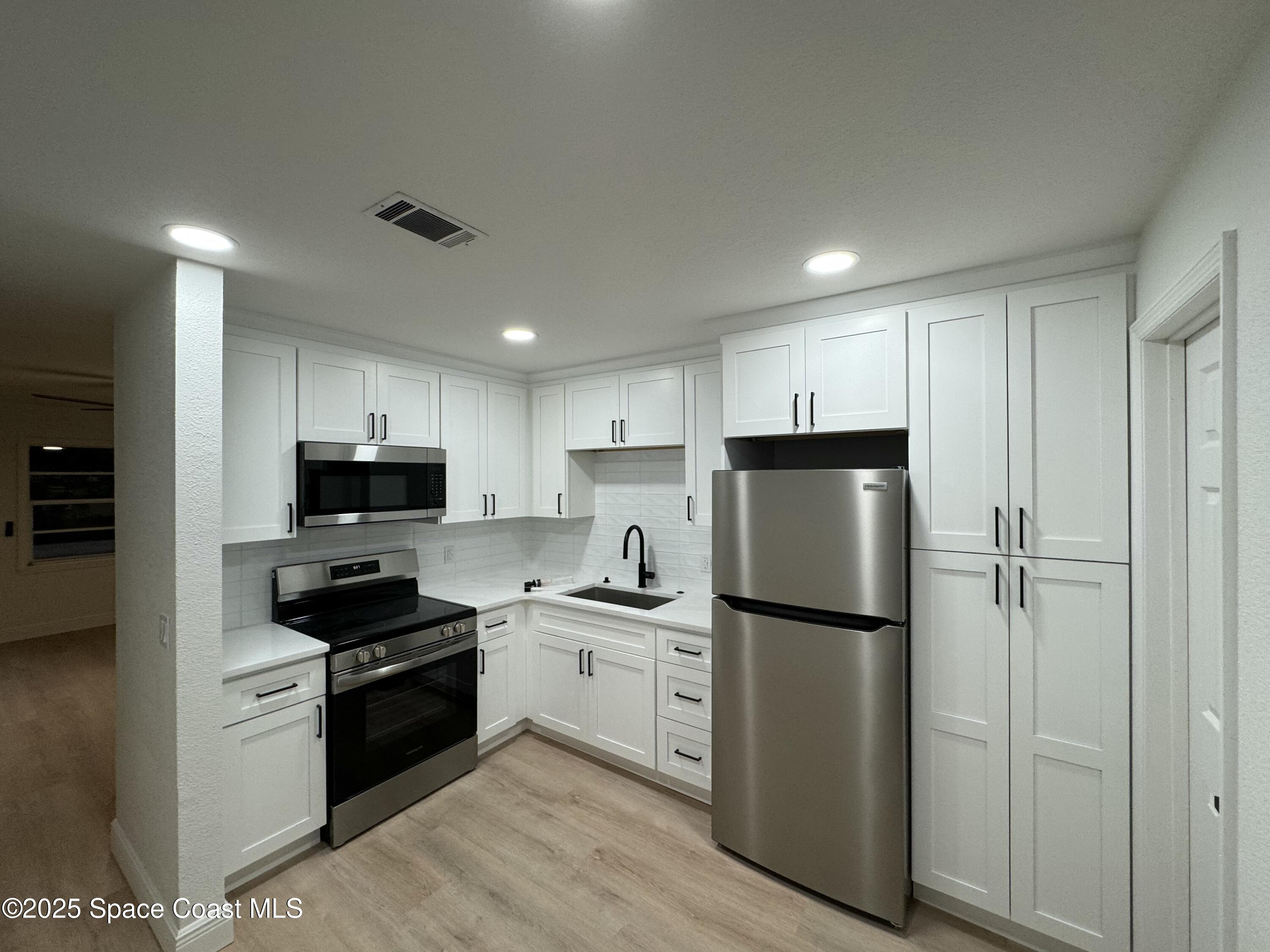 328 Bay Avenue Ab