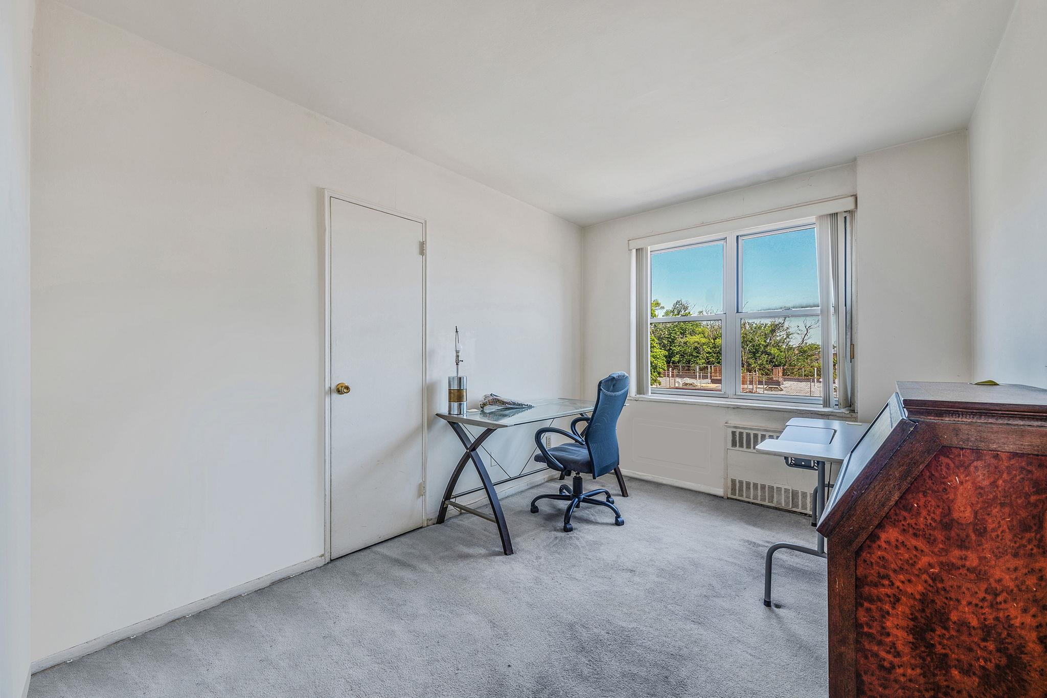 190 W Merrick Road Unit: 4E