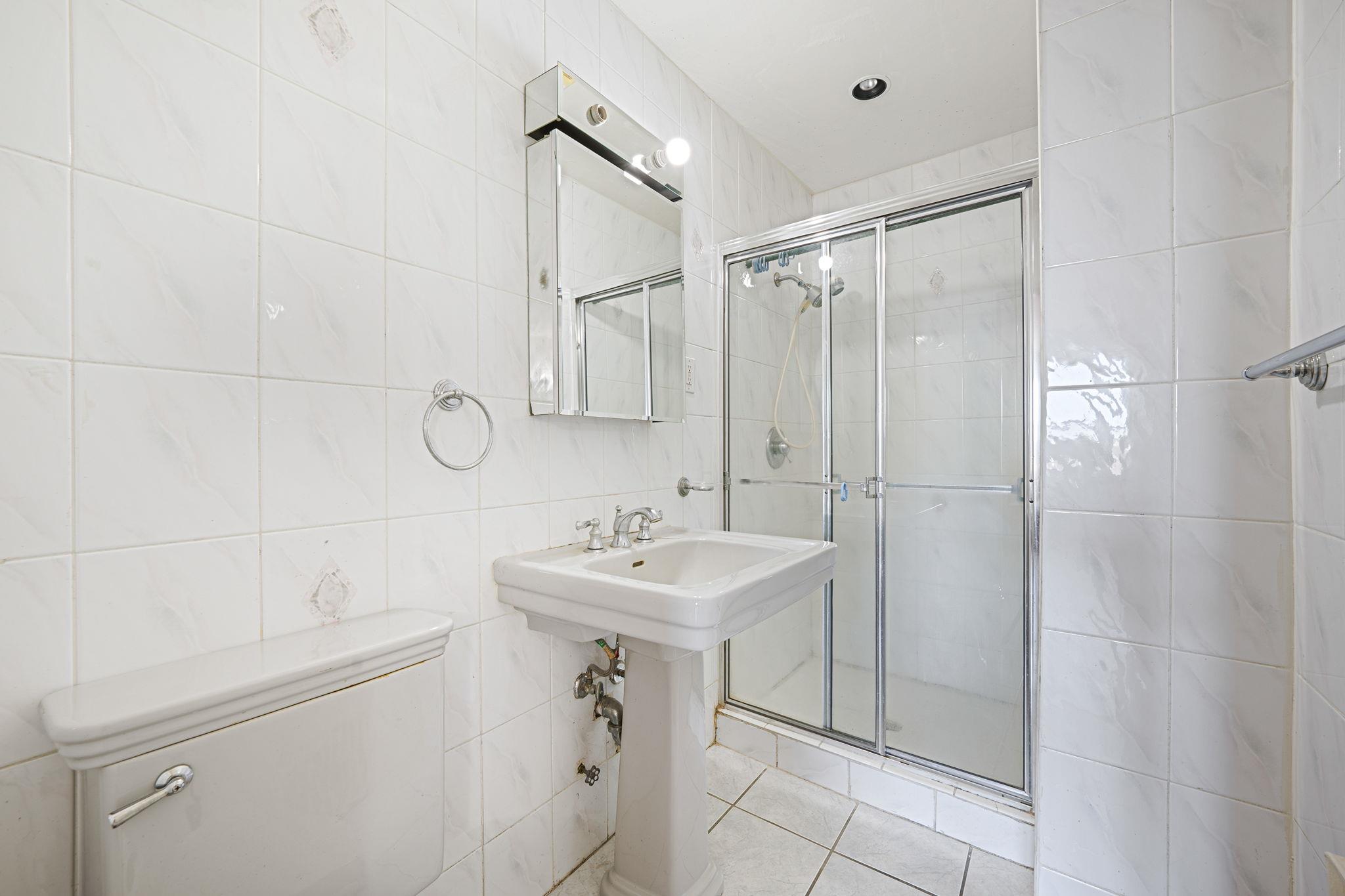 190 W Merrick Road Unit: 4E