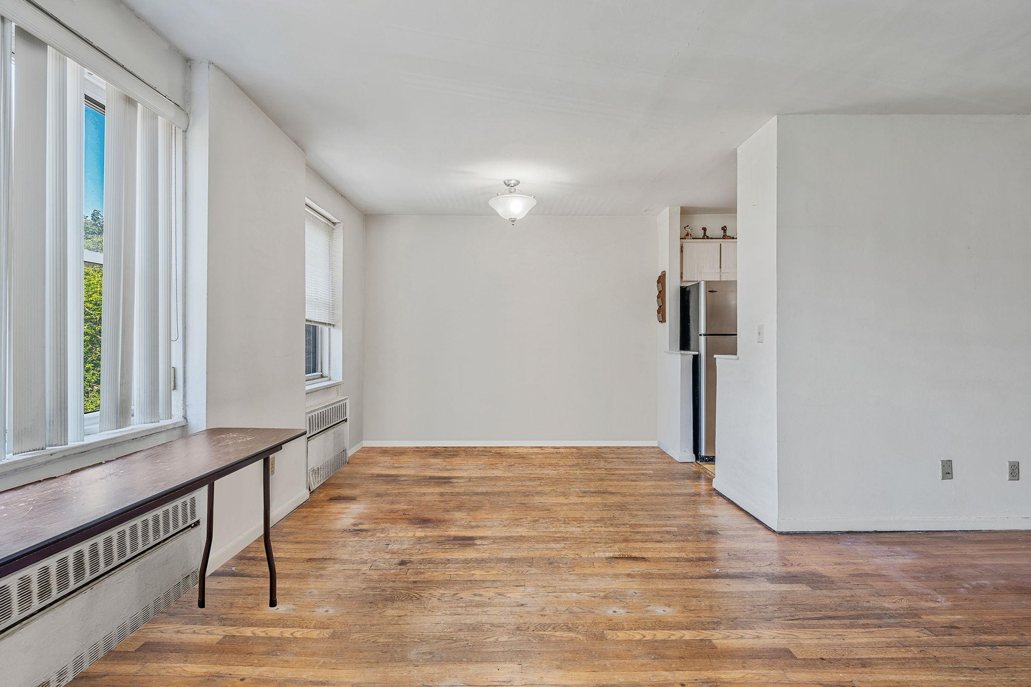 190 W Merrick Road Unit: 4E