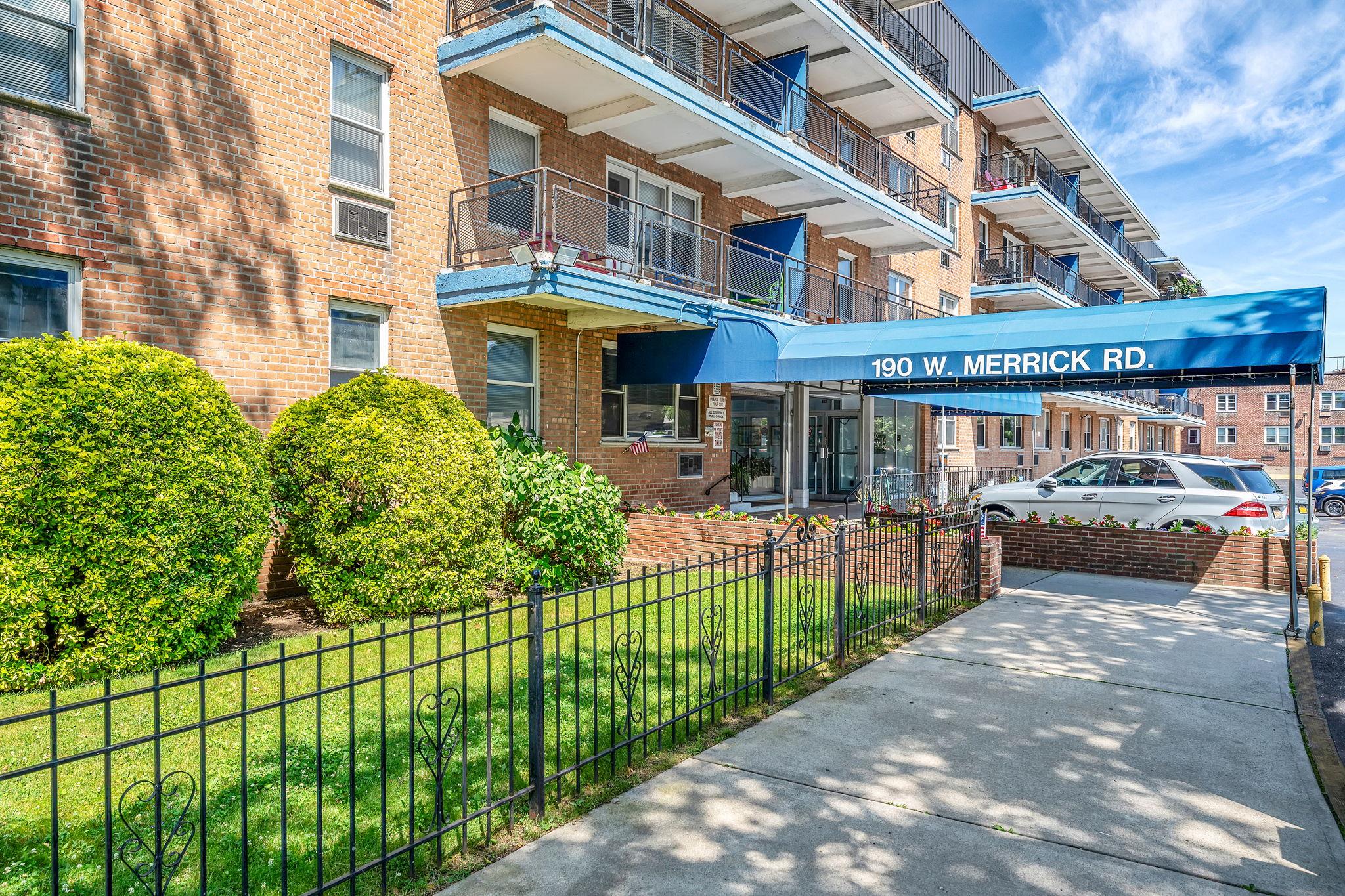 190 W Merrick Road Unit: 4E