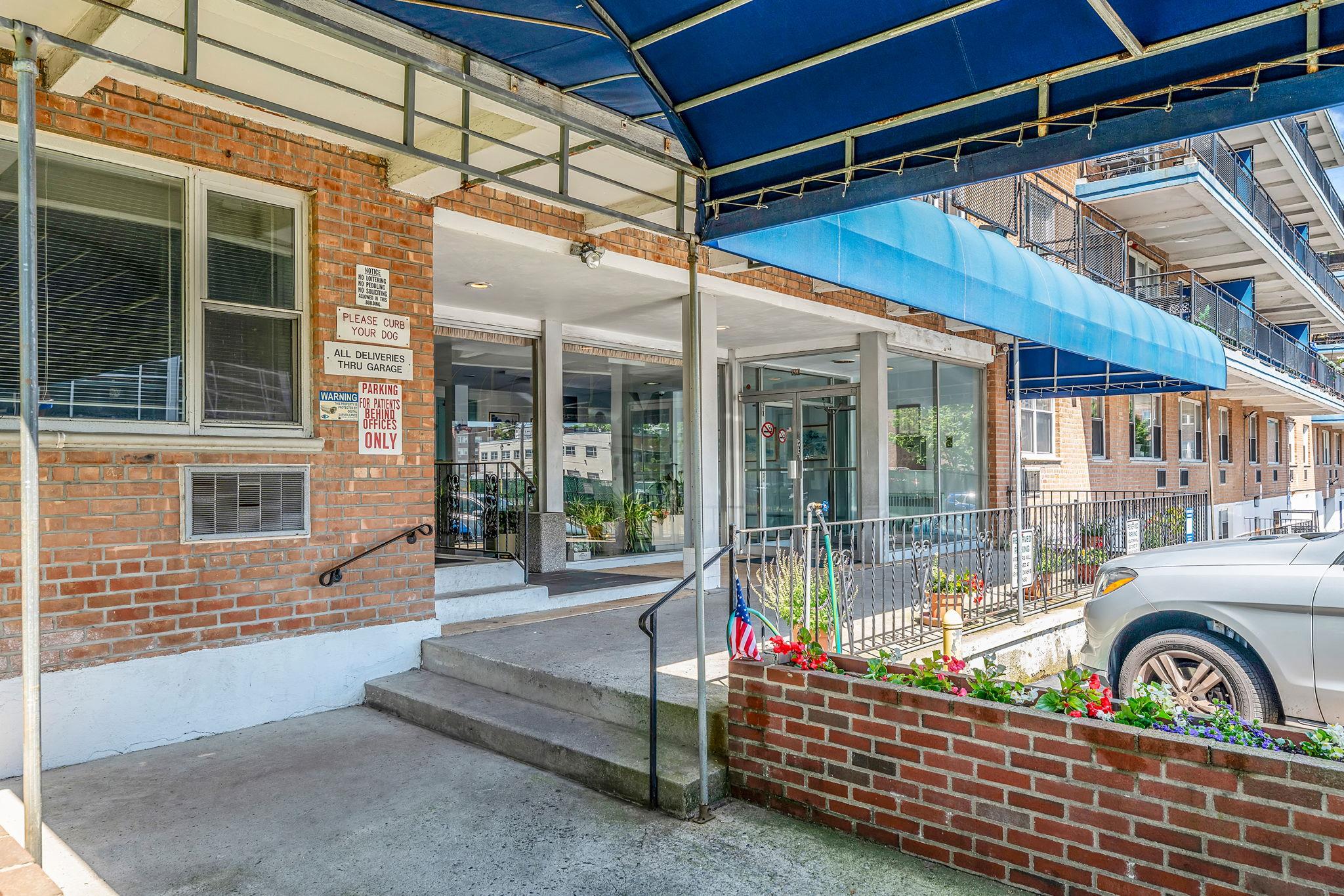 190 W Merrick Road Unit: 4E