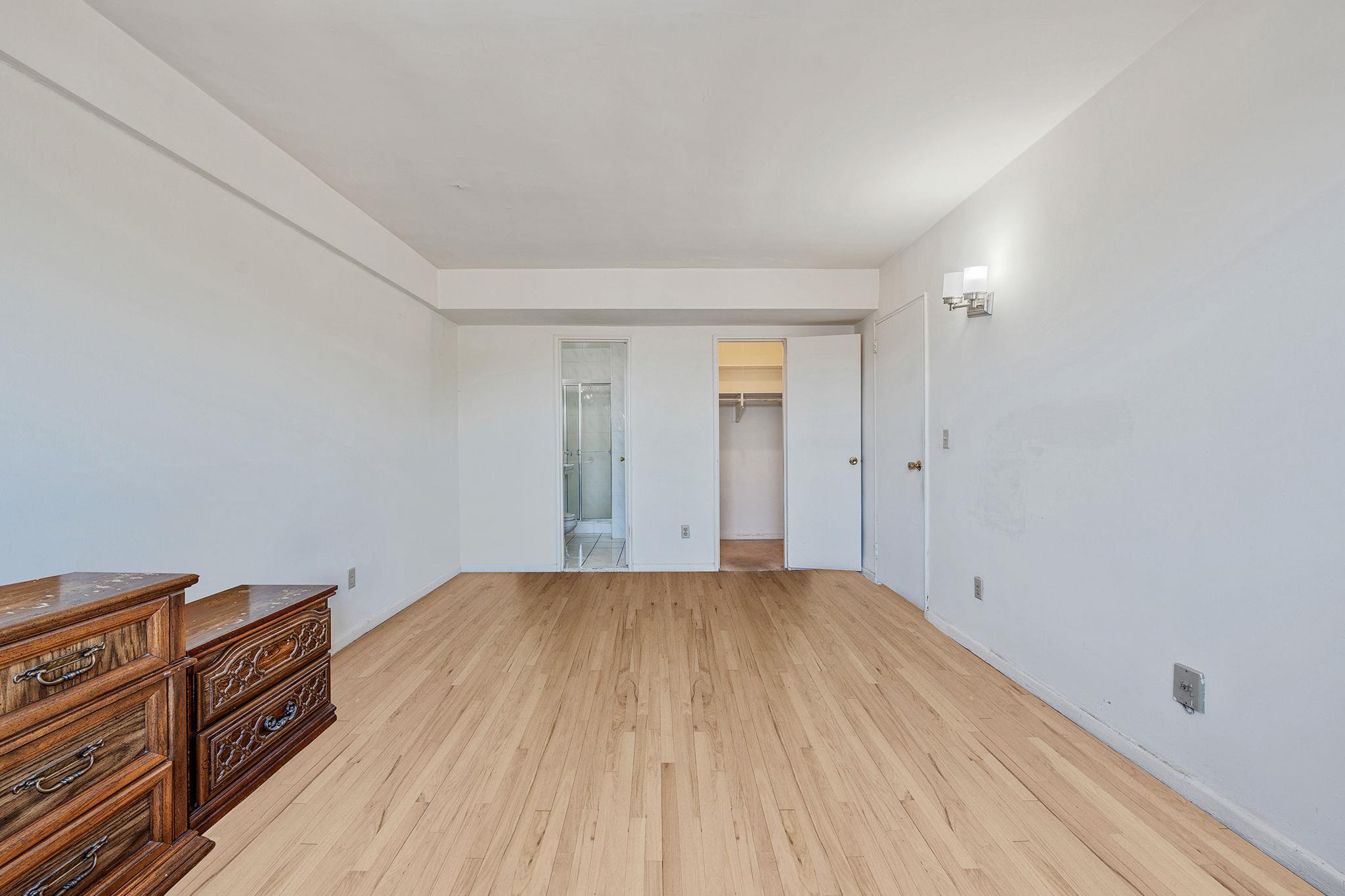 190 W Merrick Road Unit: 4E