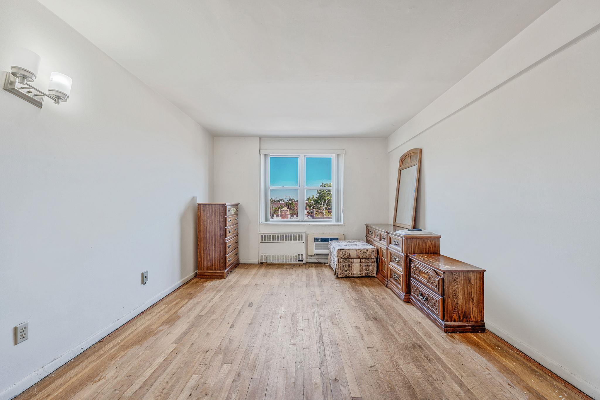 190 W Merrick Road Unit: 4E