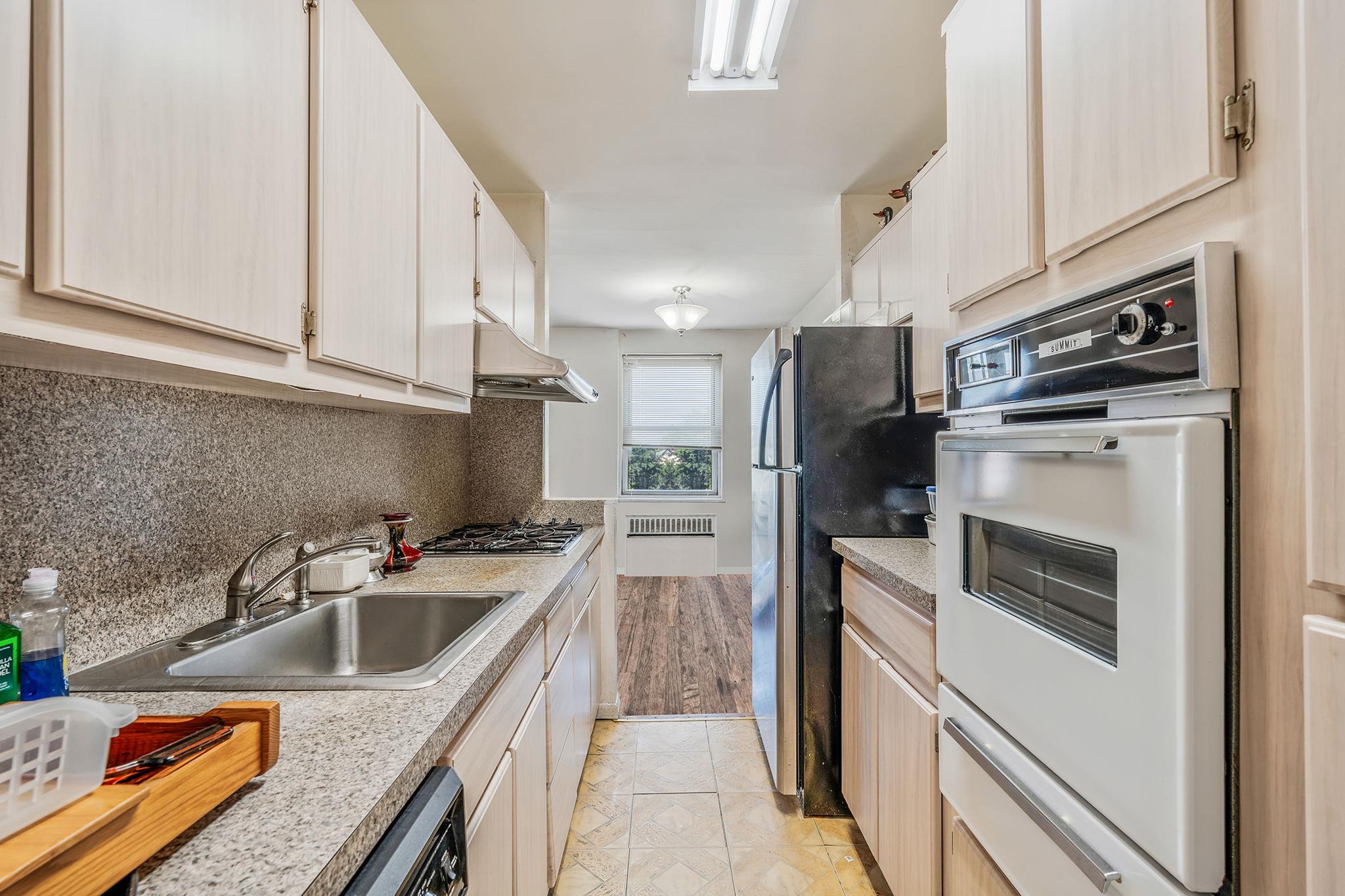 190 W Merrick Road Unit: 4E