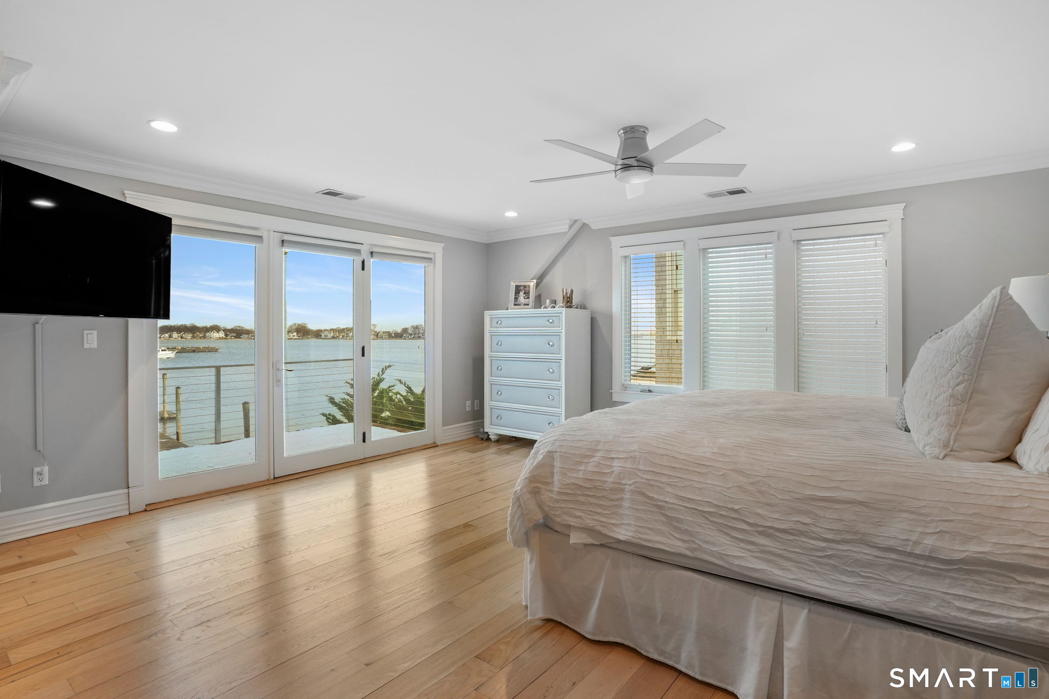 30 Shorefront Park
