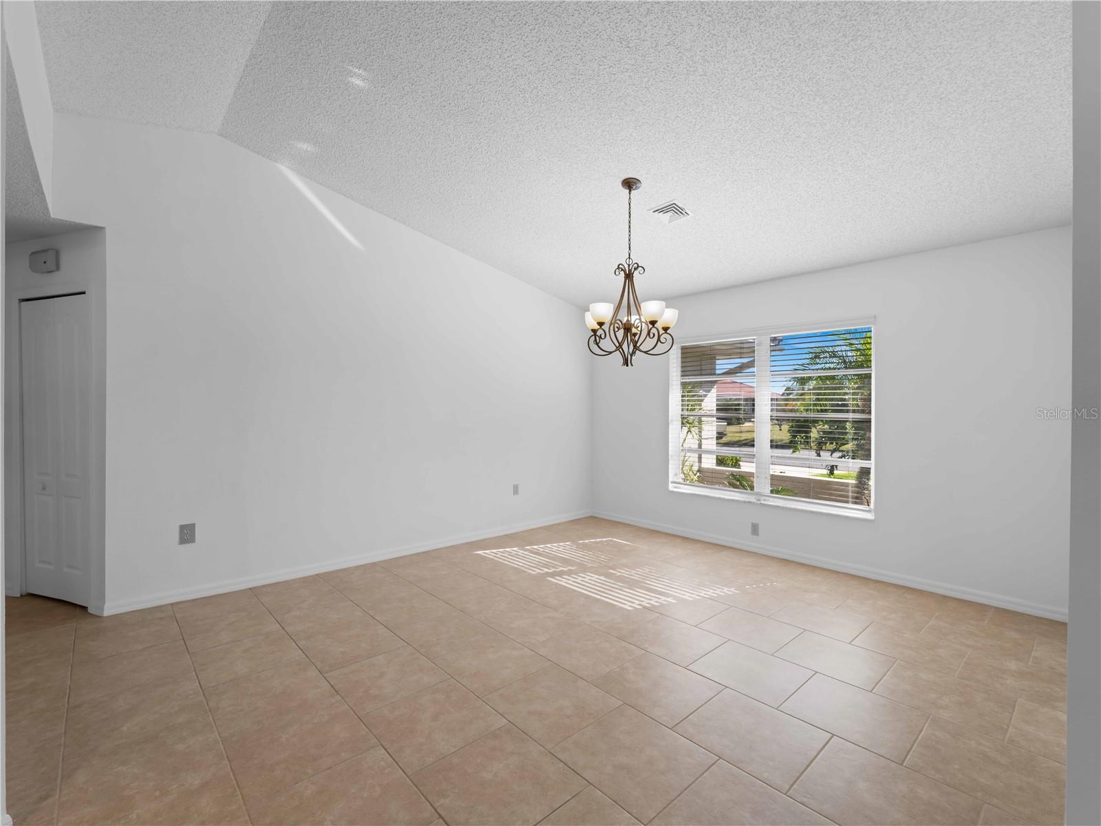 1678 QUAIL LAKE DR