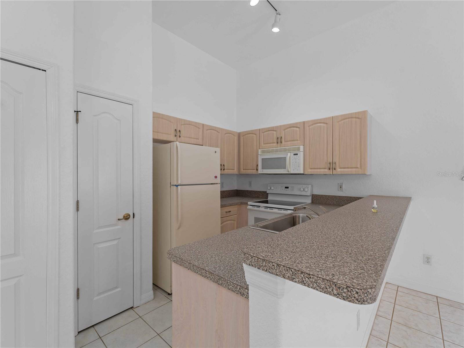 2204 L PAVIA BLVD #2204