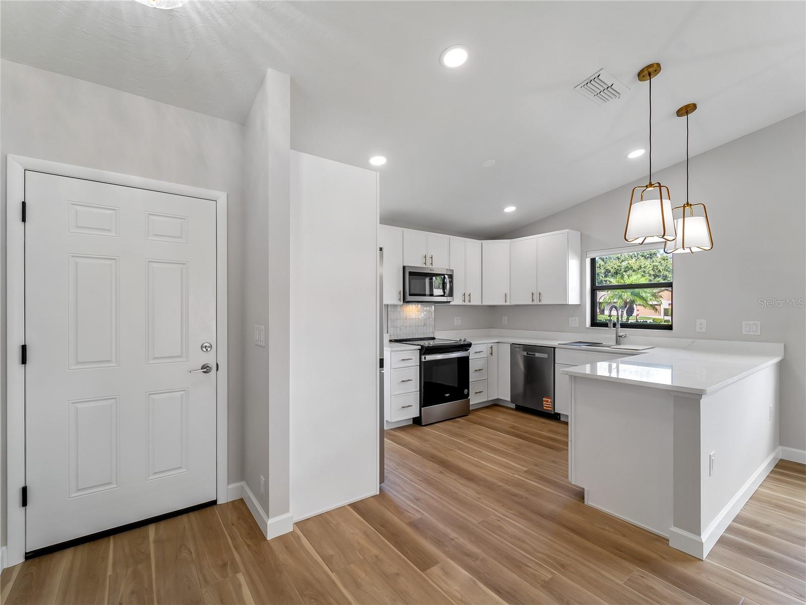 1711 CURRY AVE #82