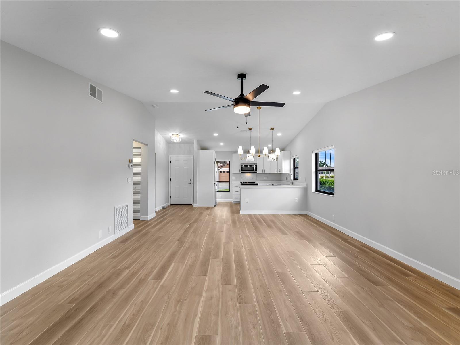 1711 CURRY AVE #82