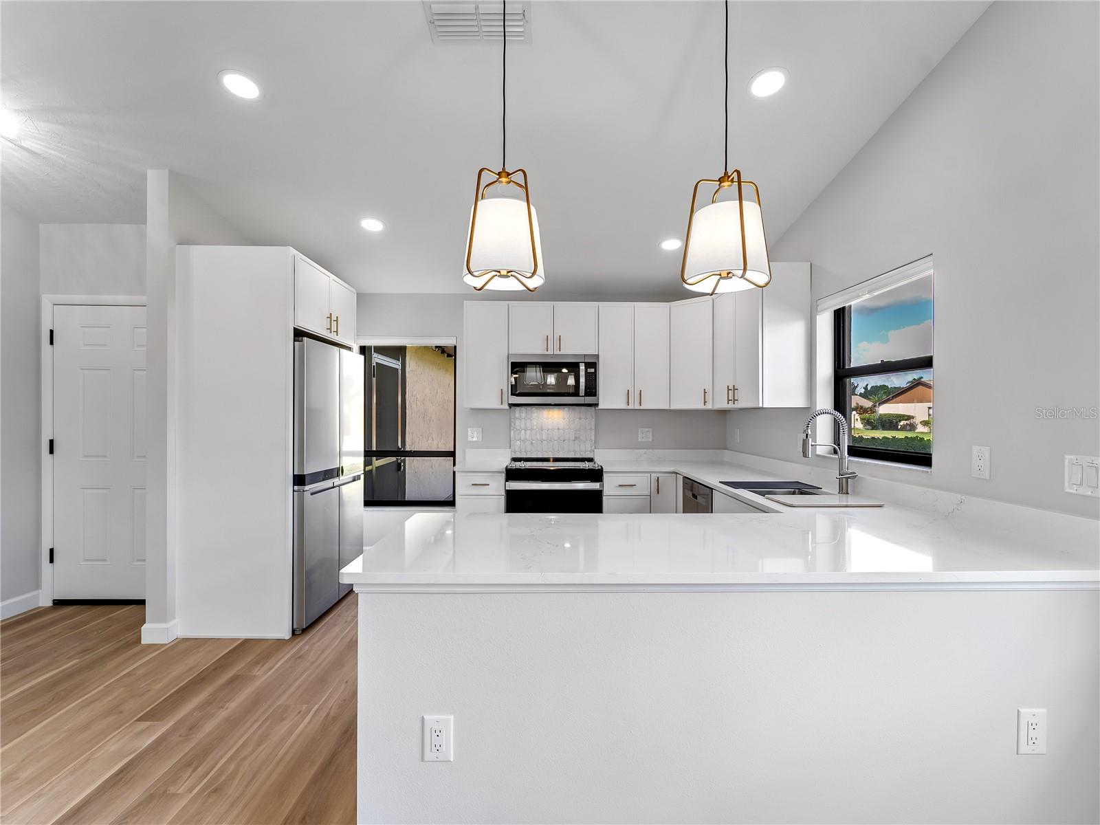 1711 CURRY AVE #82