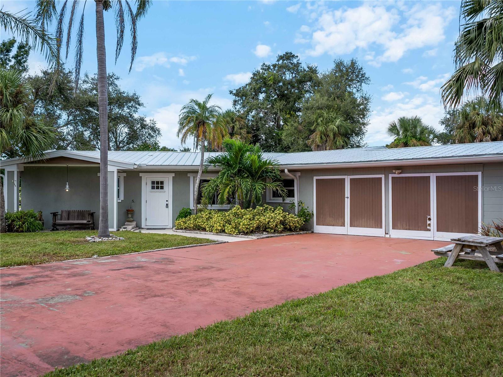 32 BAY AVE