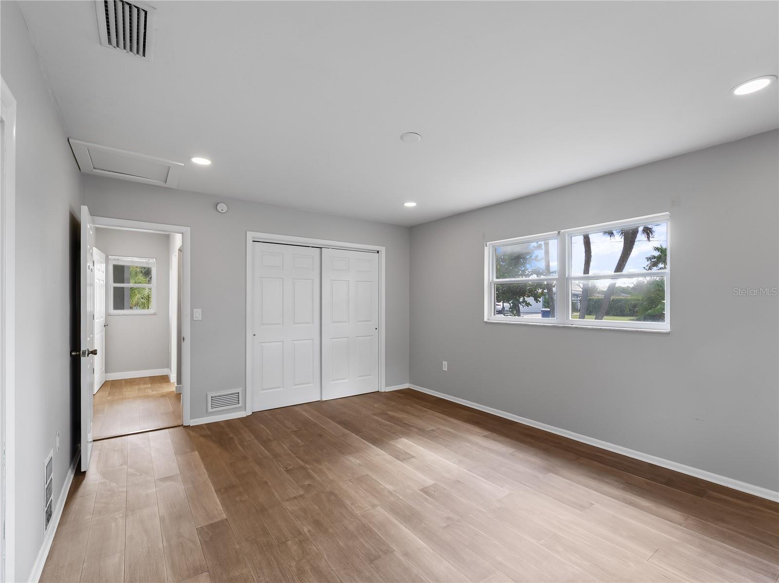 32 BAY AVE