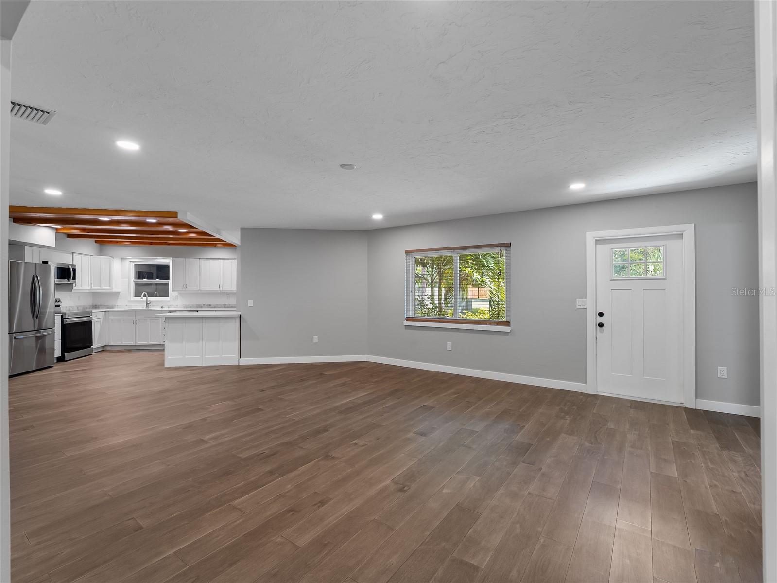 32 BAY AVE
