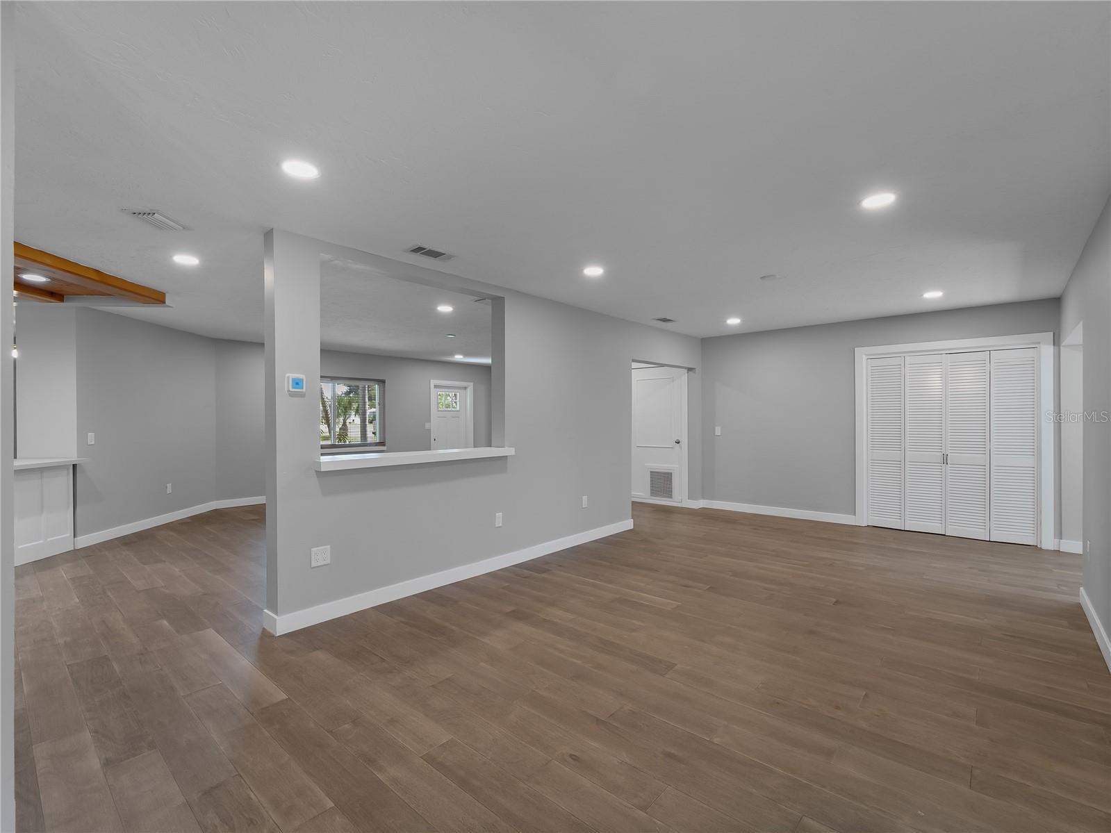 32 BAY AVE