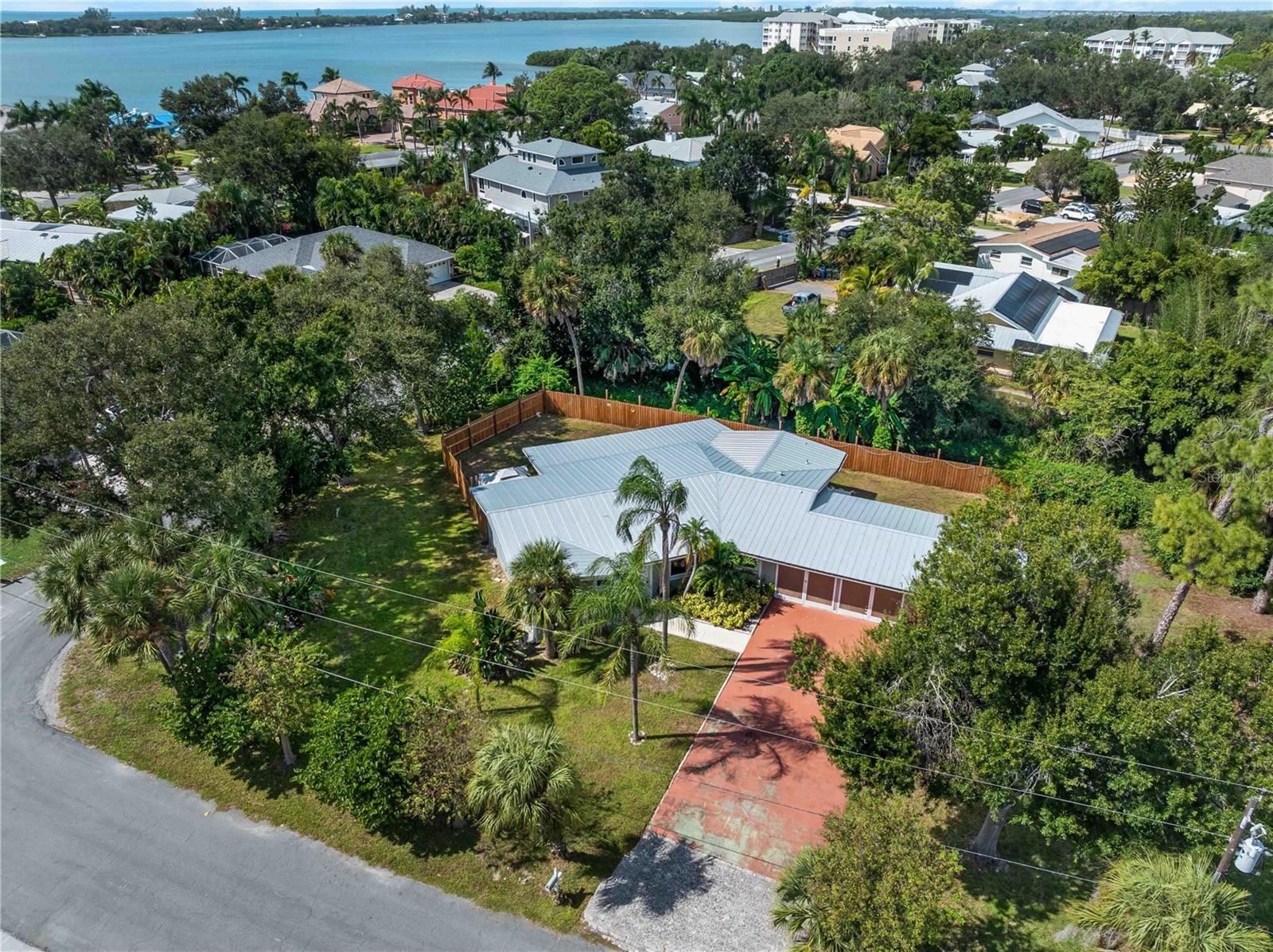 32 BAY AVE