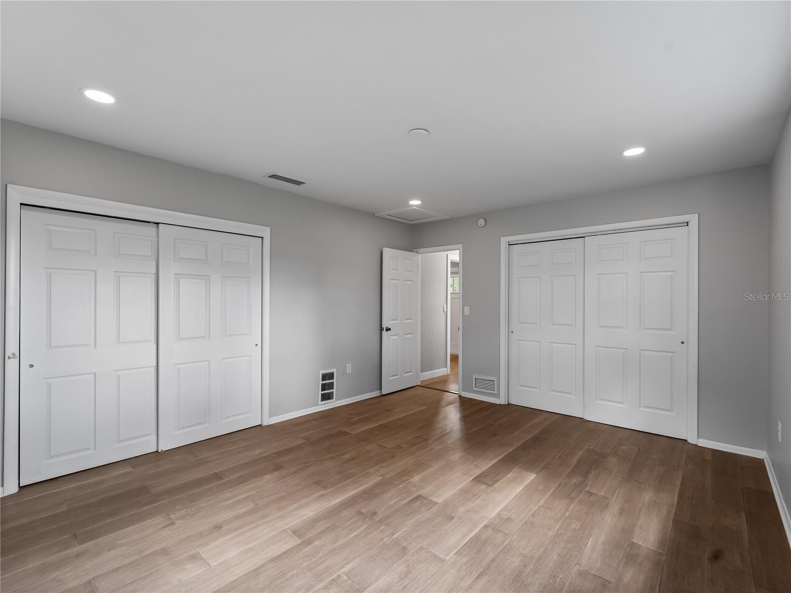 32 BAY AVE