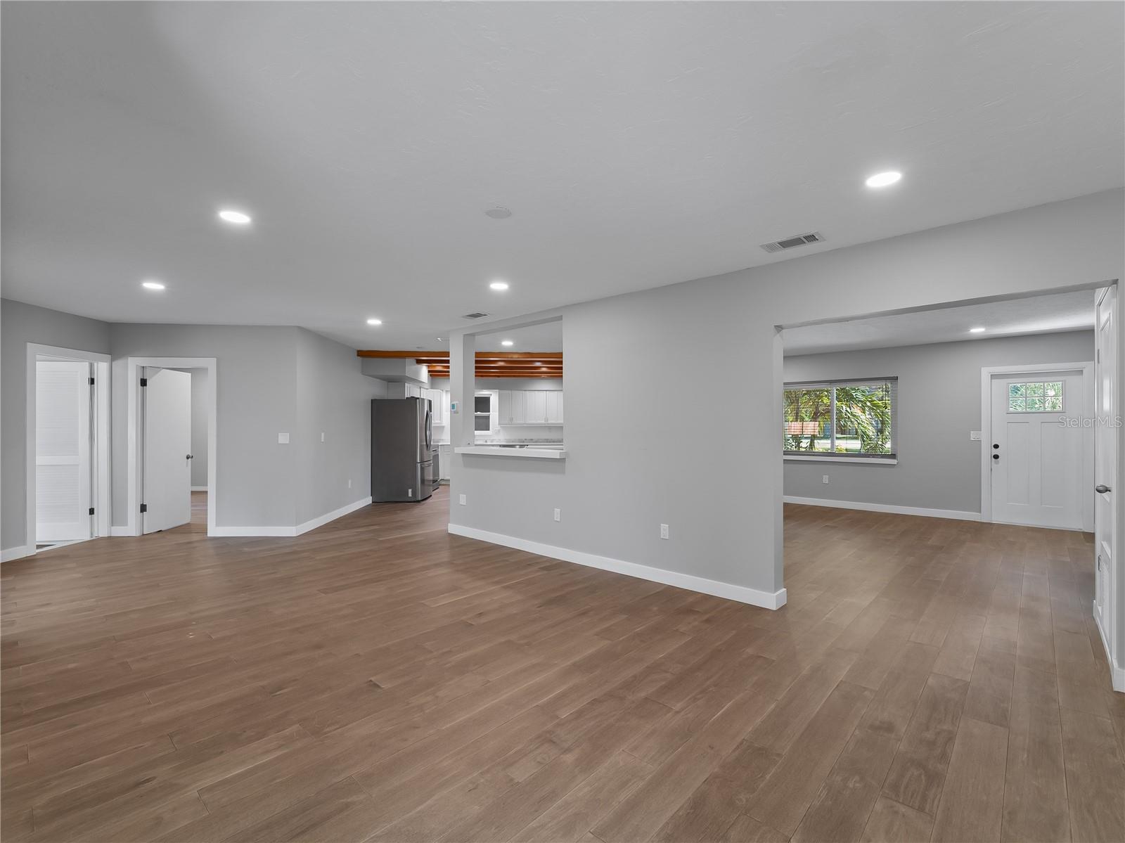 32 BAY AVE