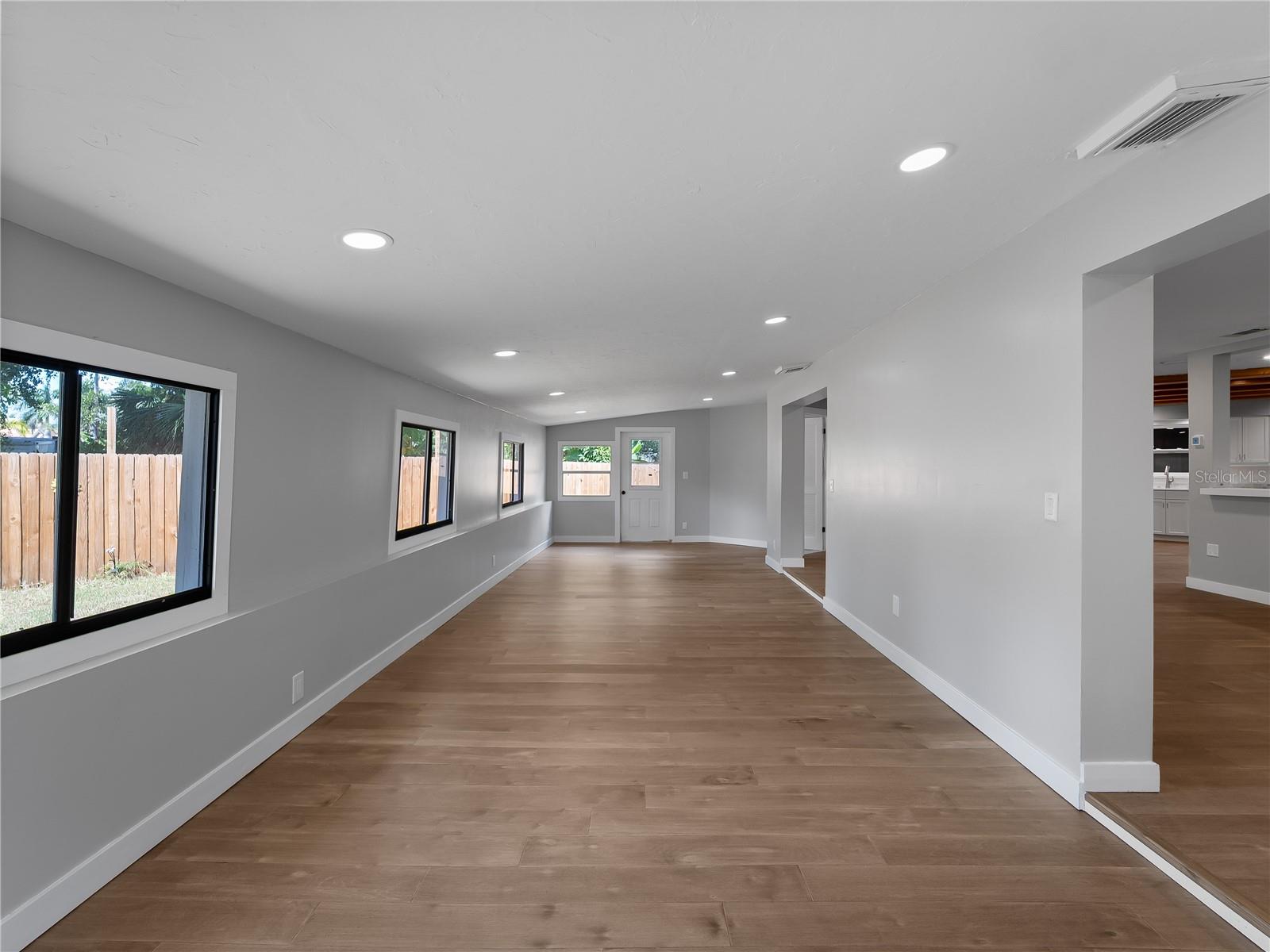 32 BAY AVE