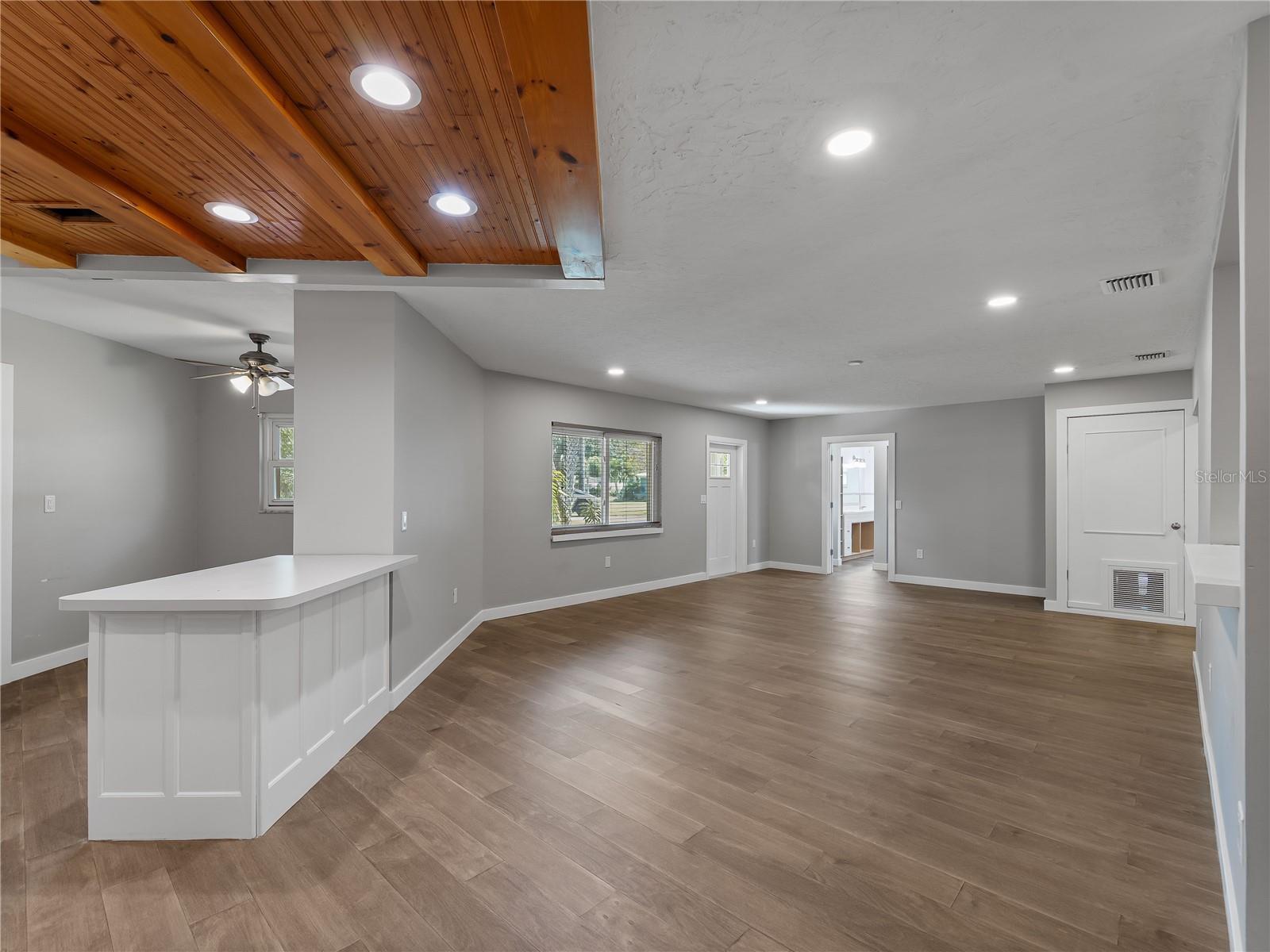 32 BAY AVE