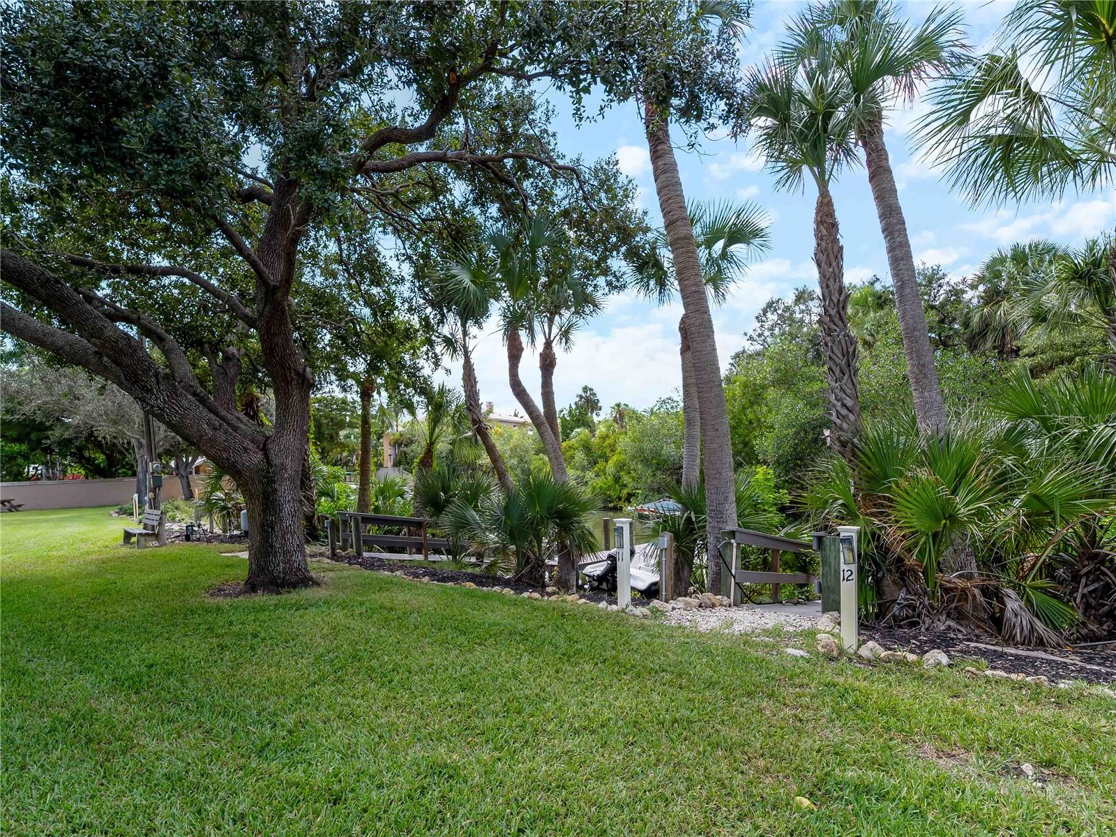 32 BAY AVE