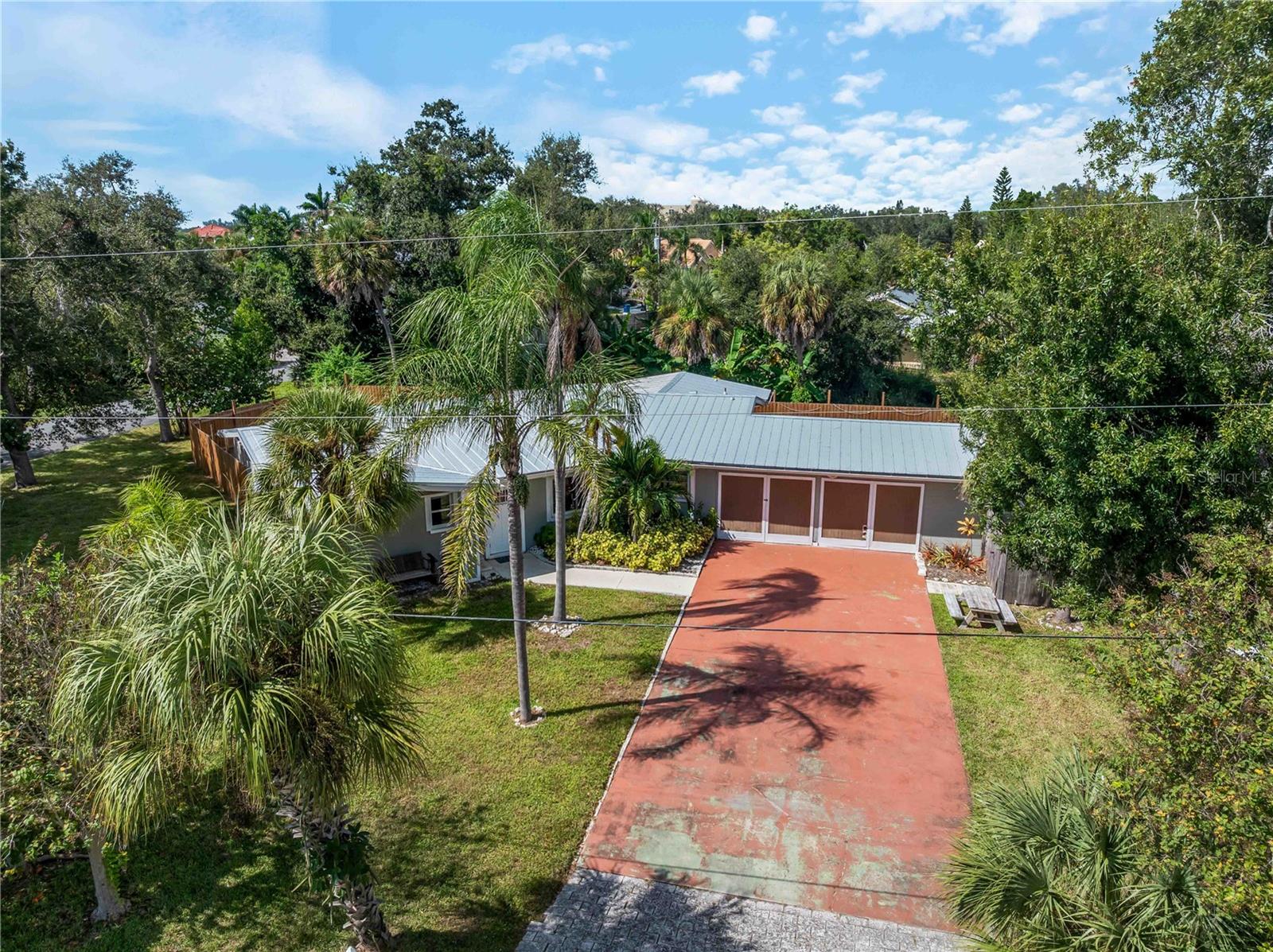 32 BAY AVE