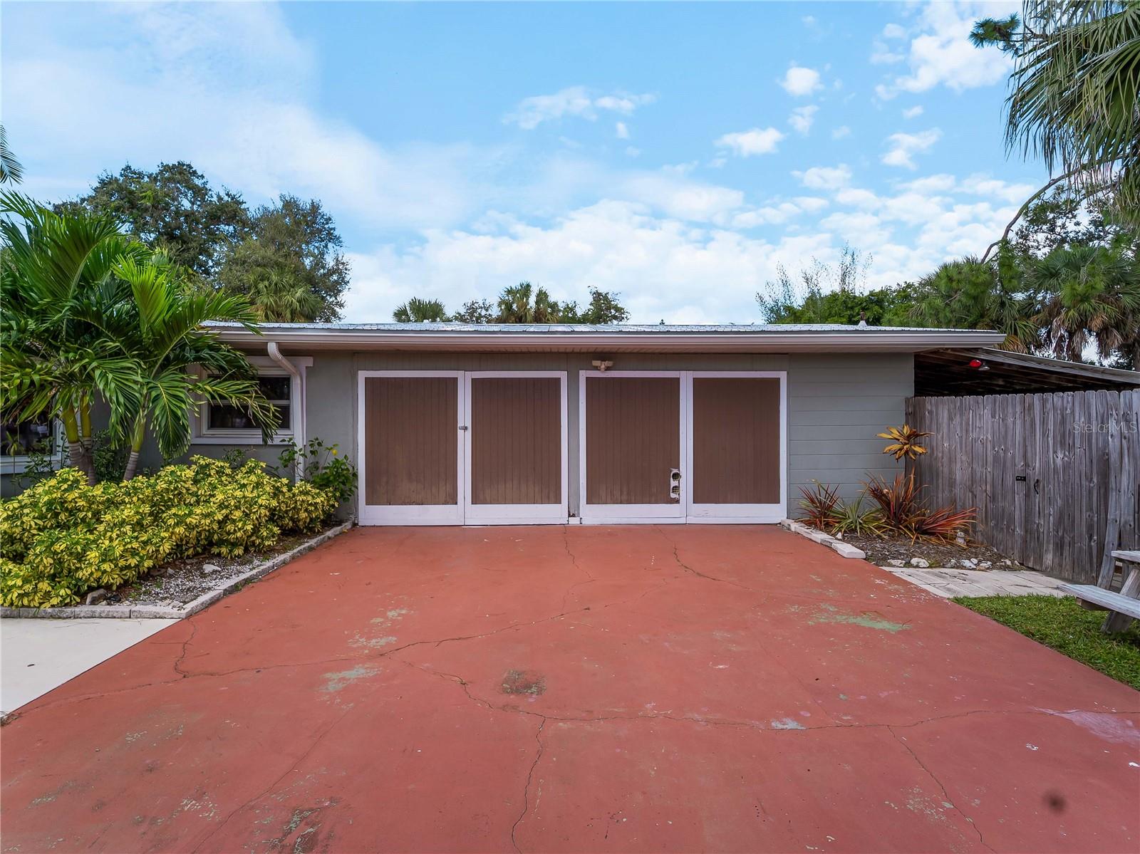 32 BAY AVE