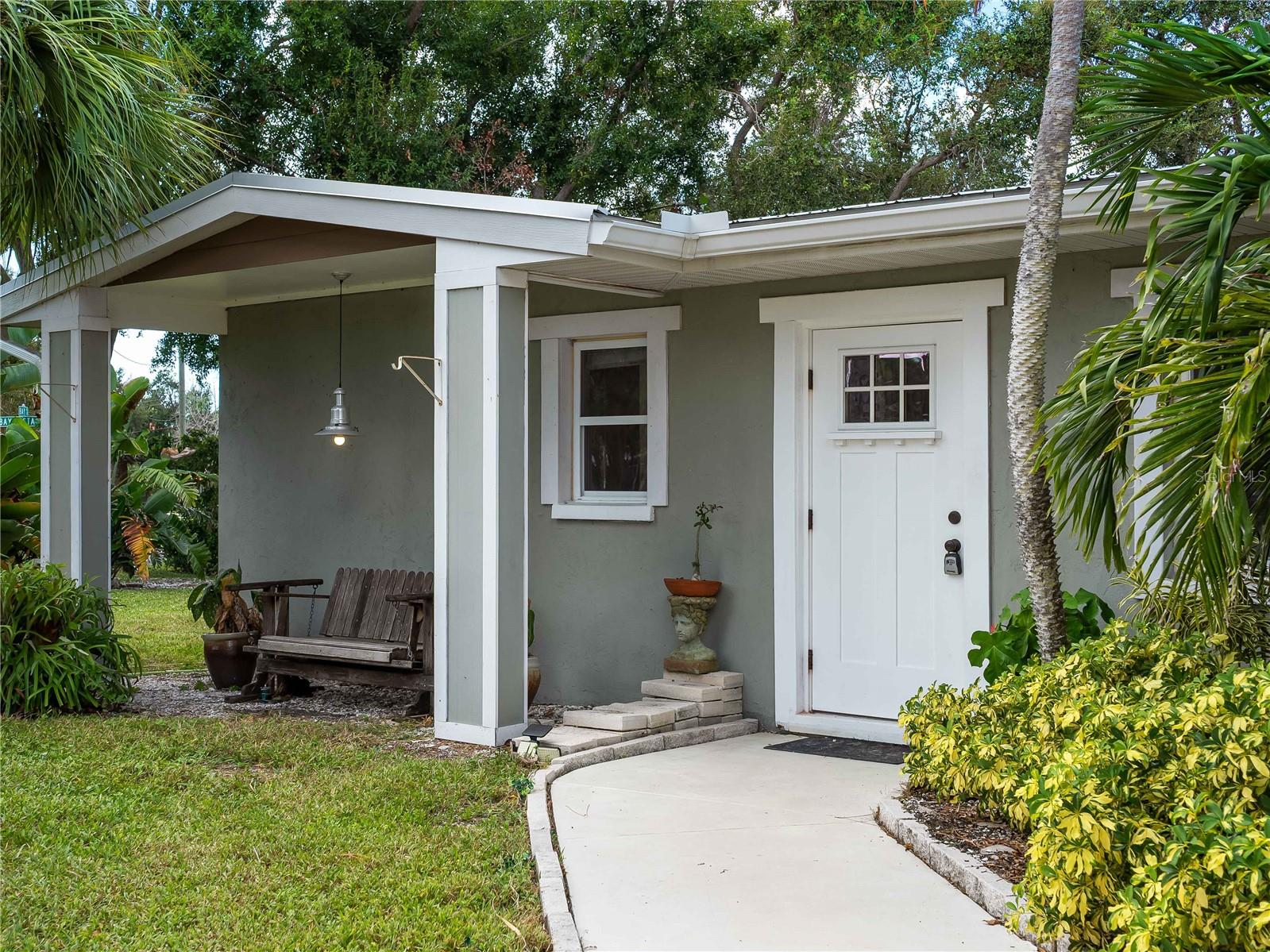 32 BAY AVE