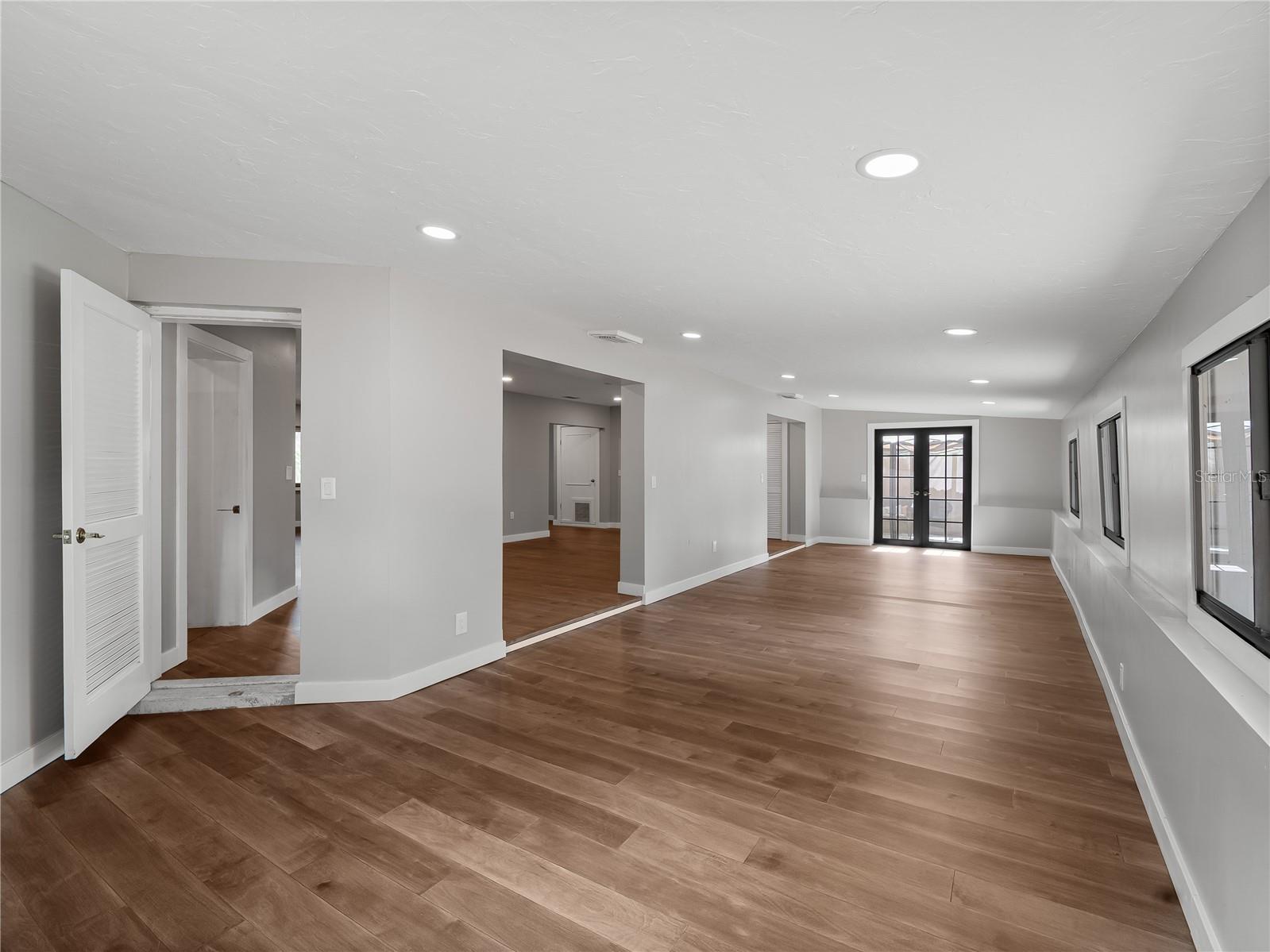 32 BAY AVE
