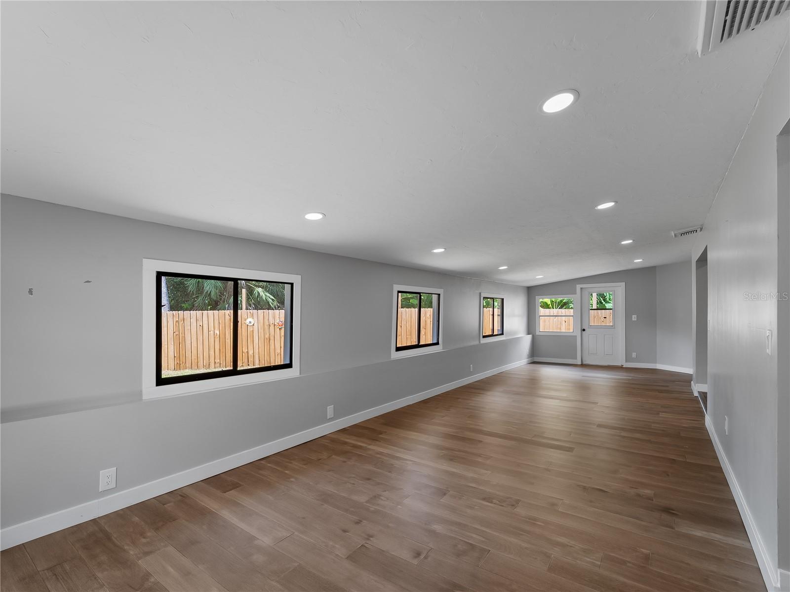 32 BAY AVE