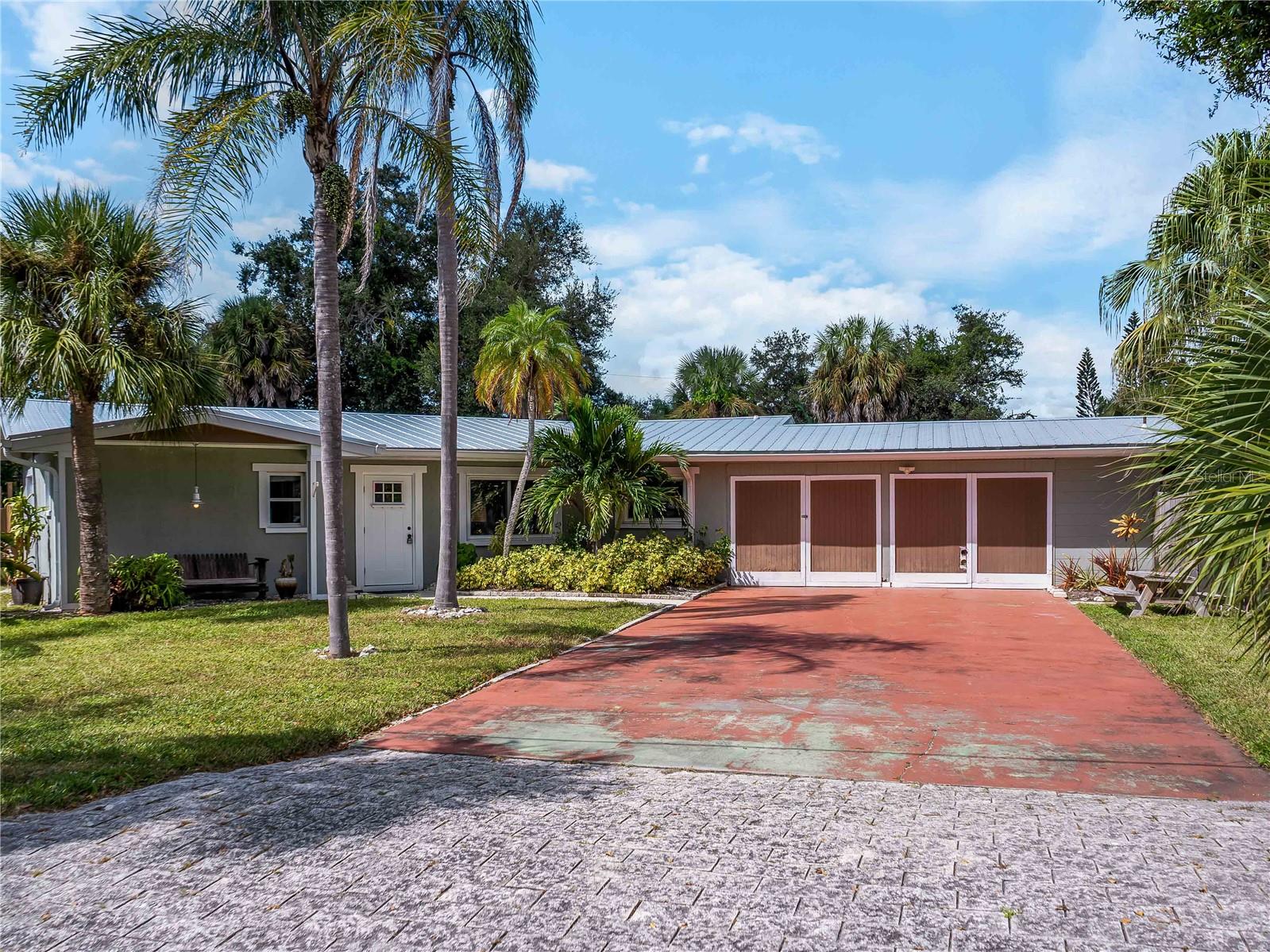 32 BAY AVE