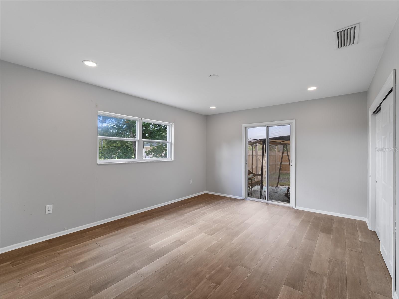 32 BAY AVE