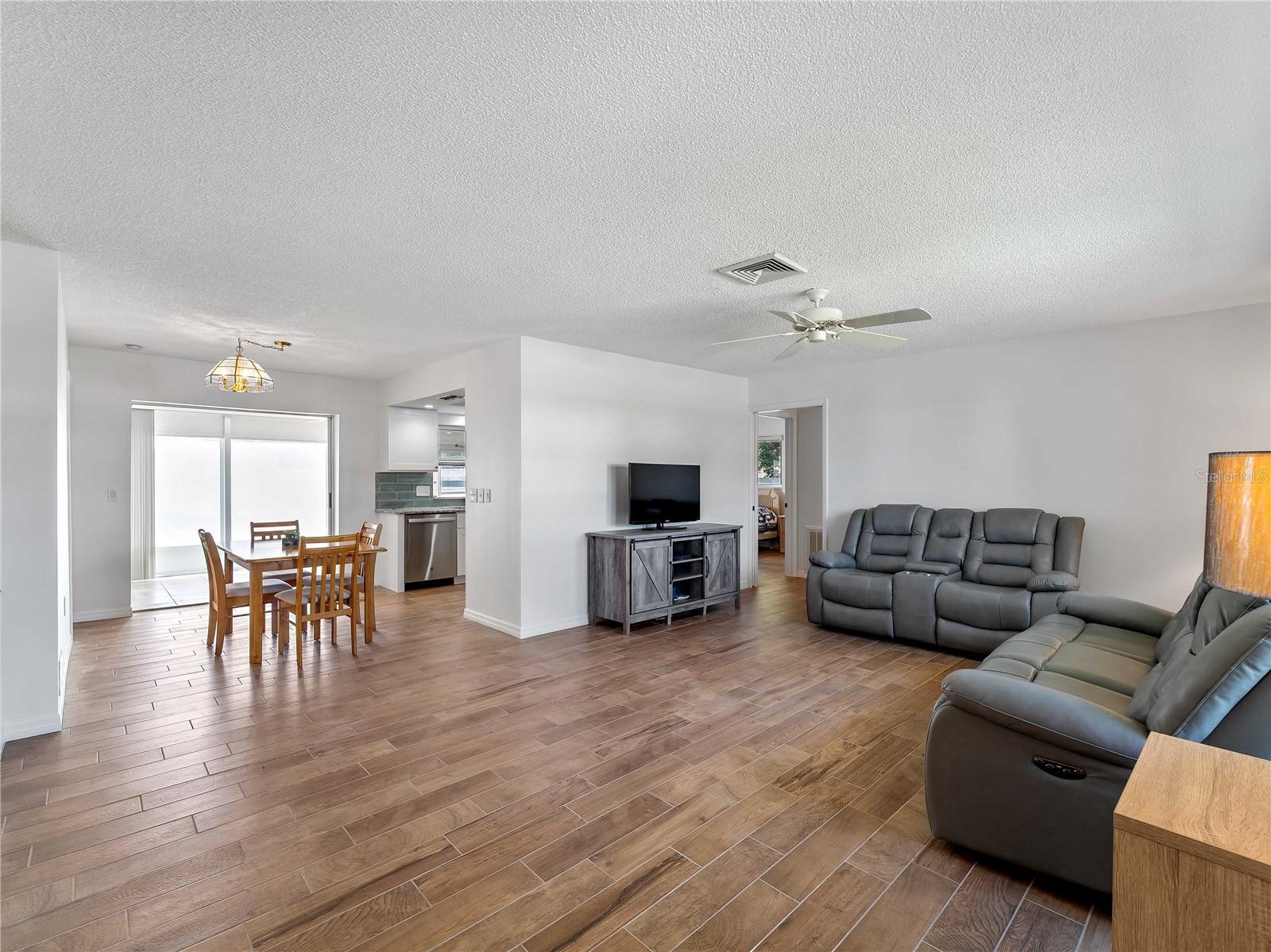 52 CIRCLEWOOD DR #A1-2