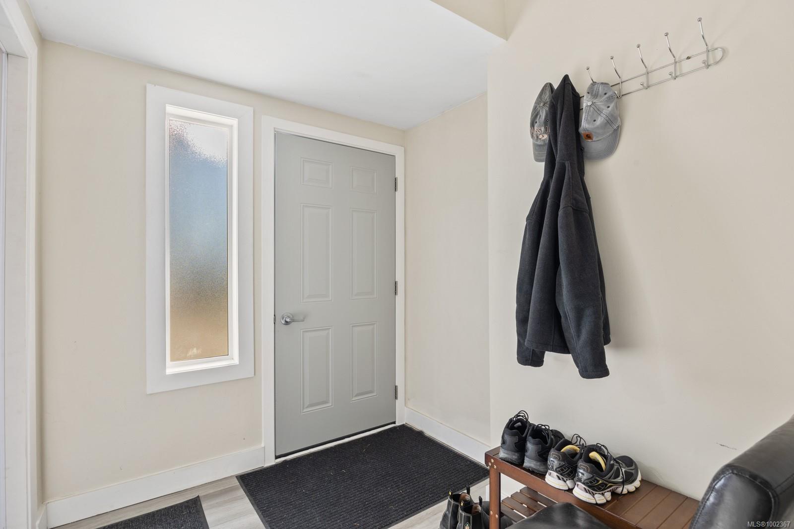 755 Lorne Cres