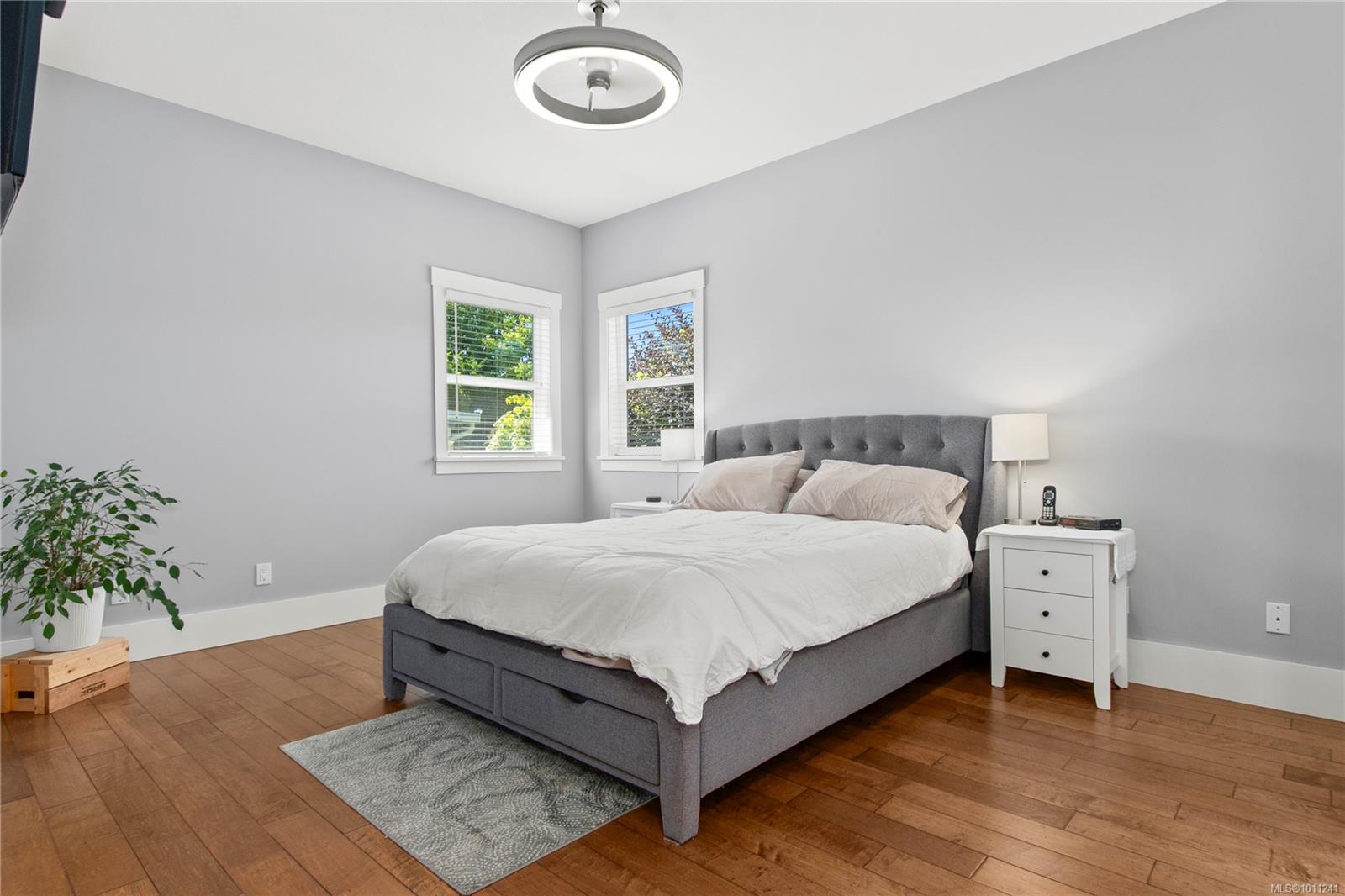 2550 Hebrides Cres