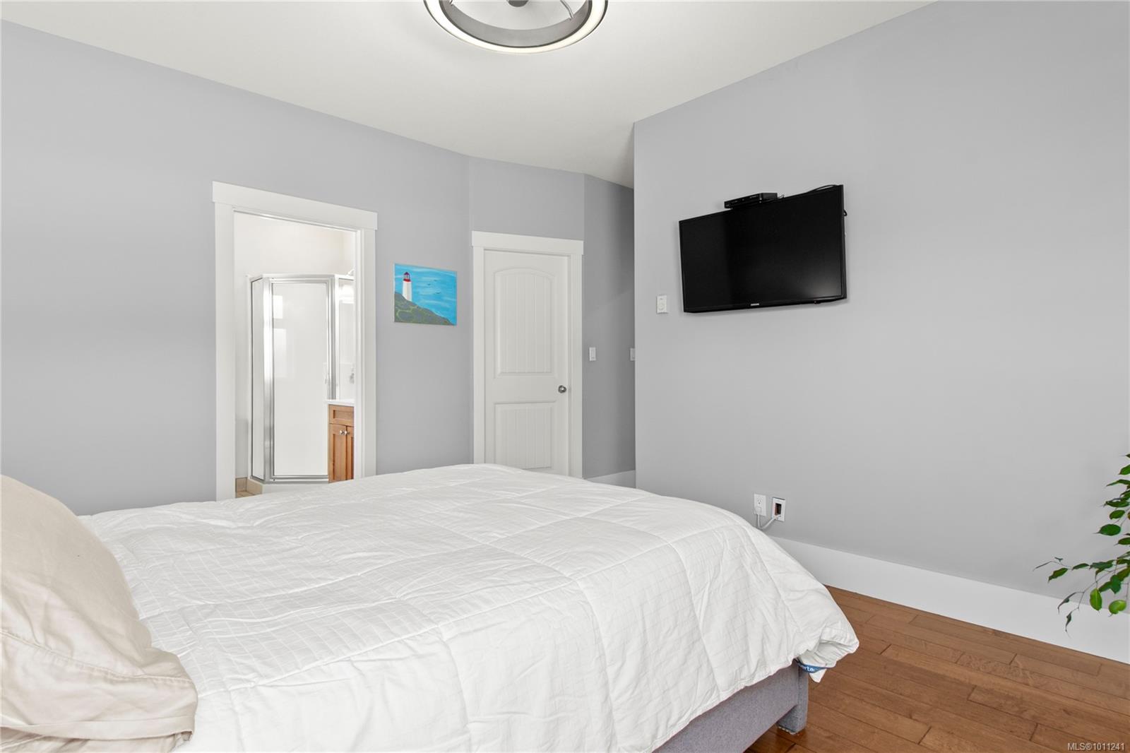 2550 Hebrides Cres