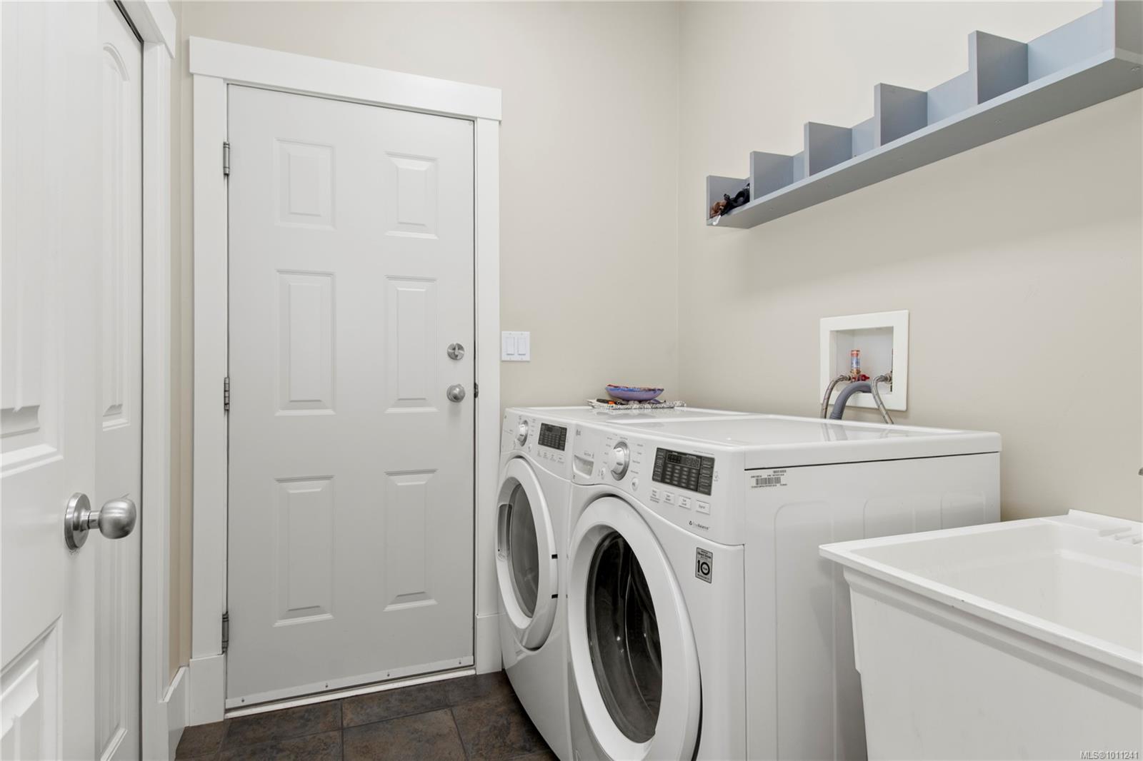 2550 Hebrides Cres