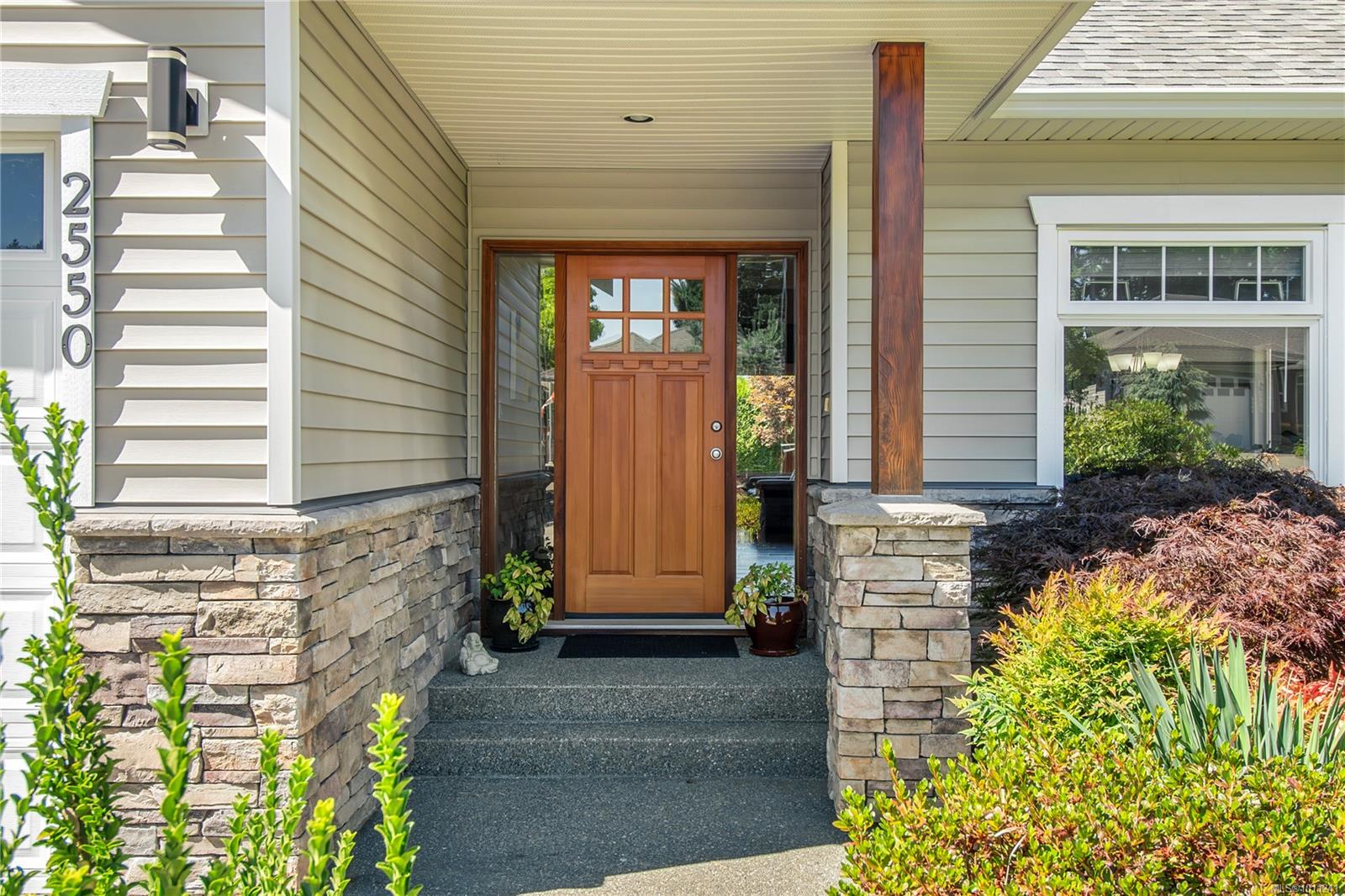 2550 Hebrides Cres
