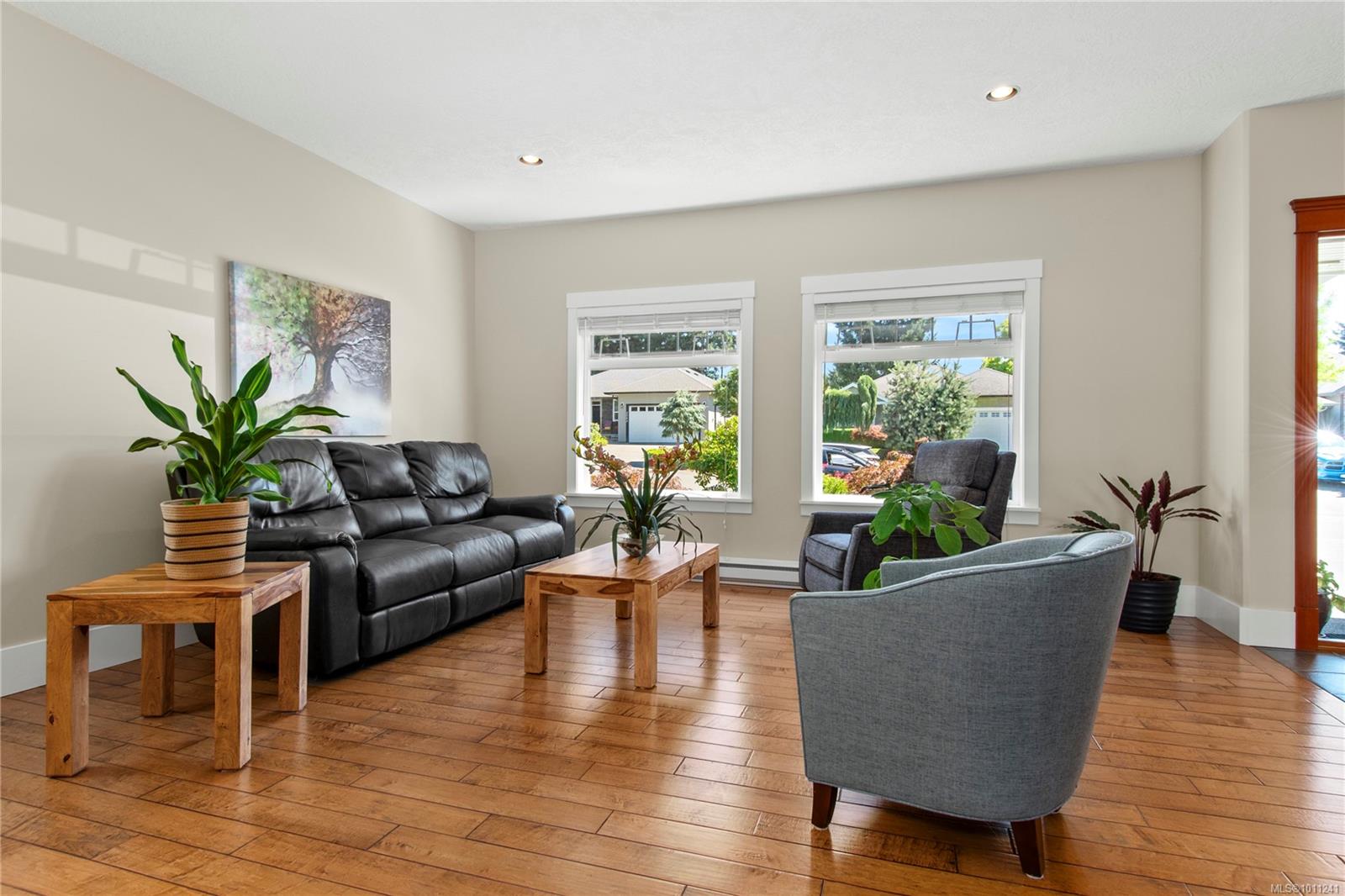 2550 Hebrides Cres