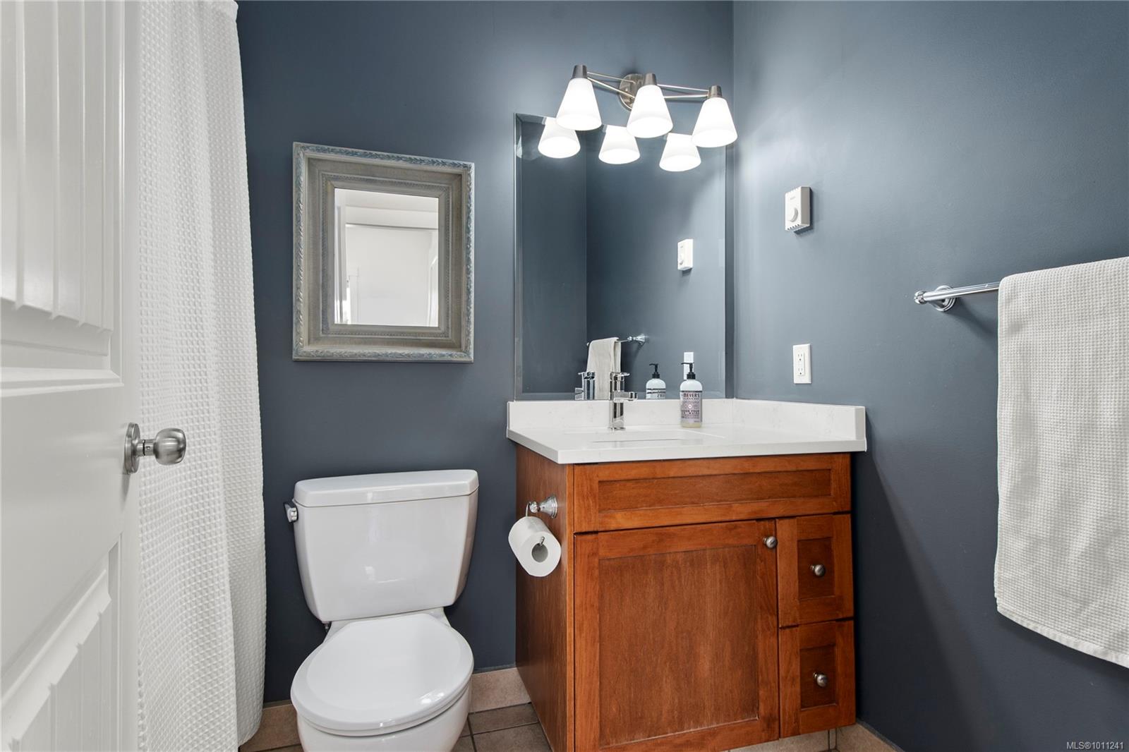 2550 Hebrides Cres