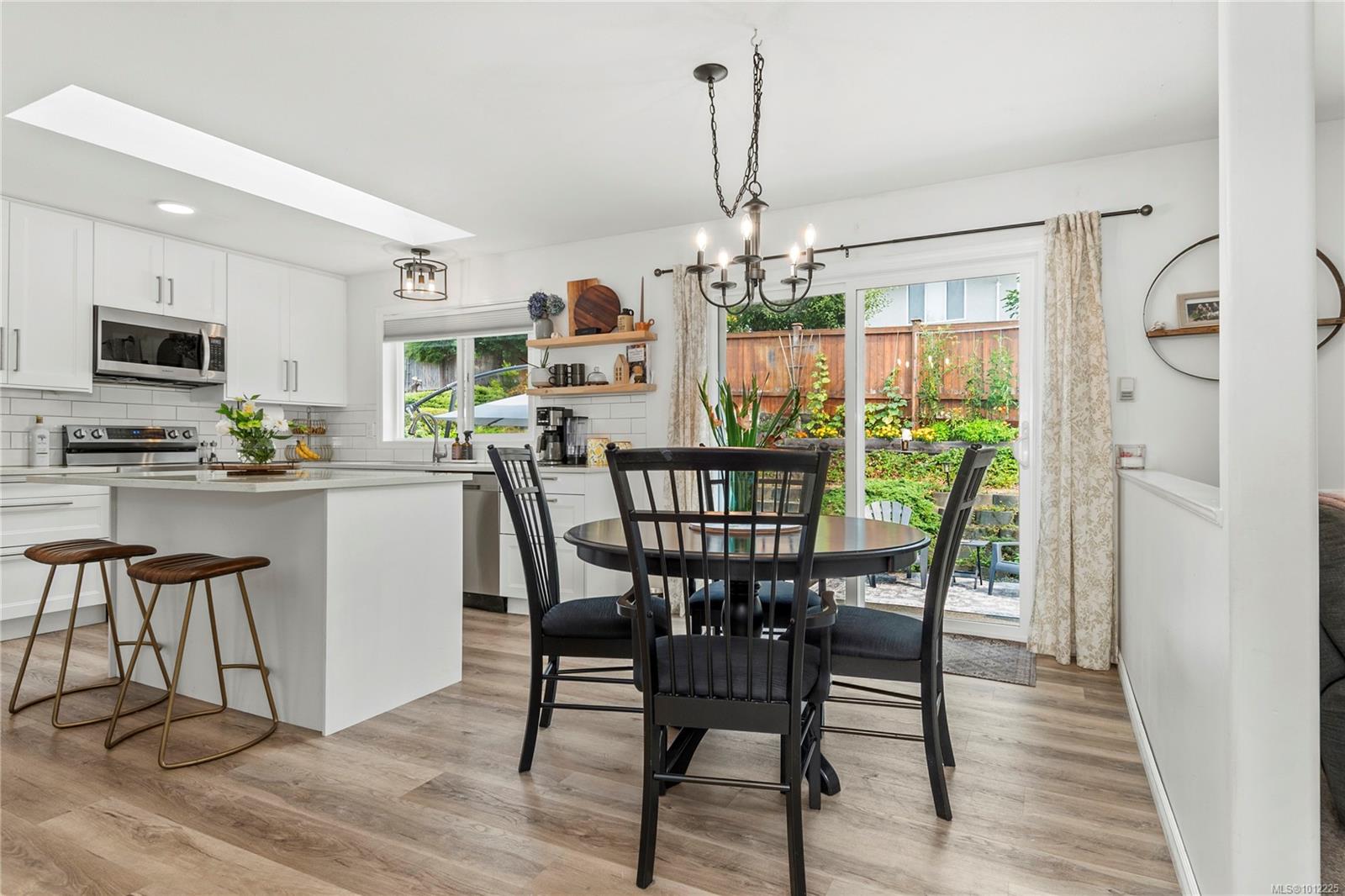 1860 Brant Pl