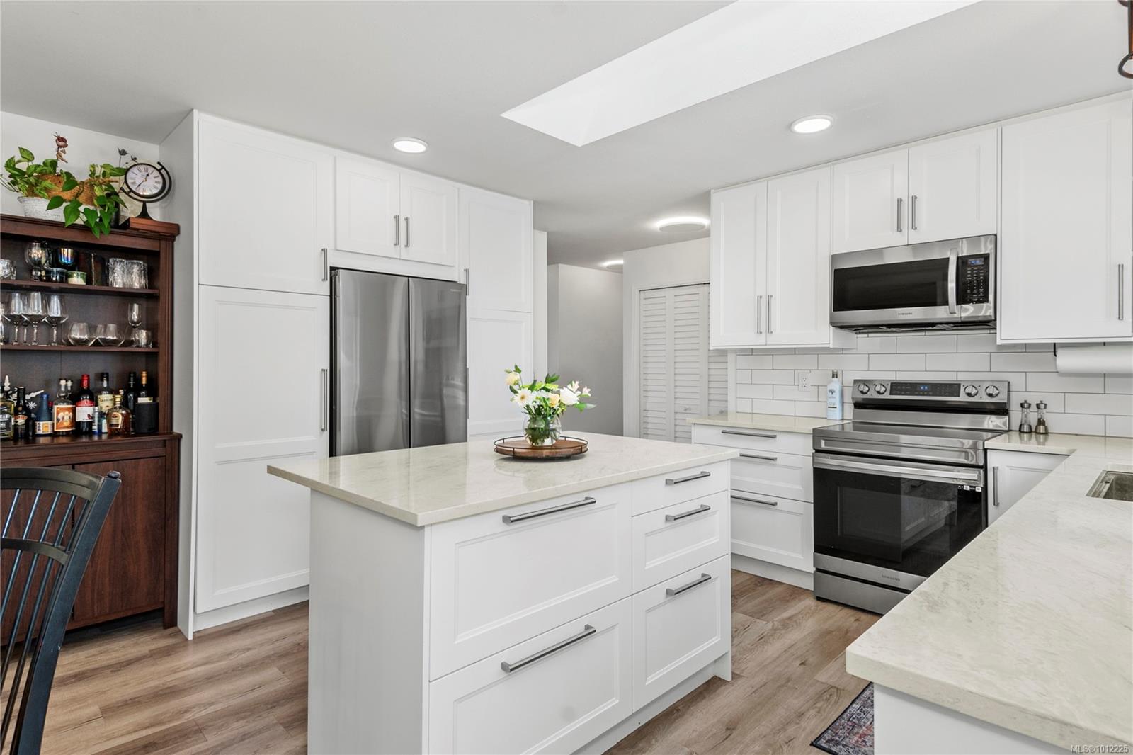 1860 Brant Pl