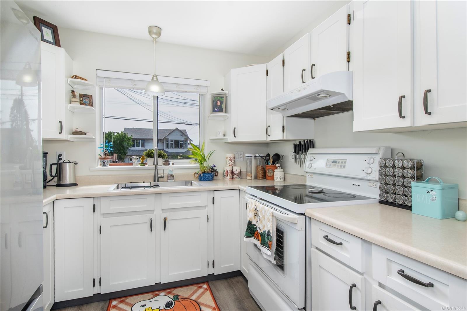 1800 Dingwall Rd # B