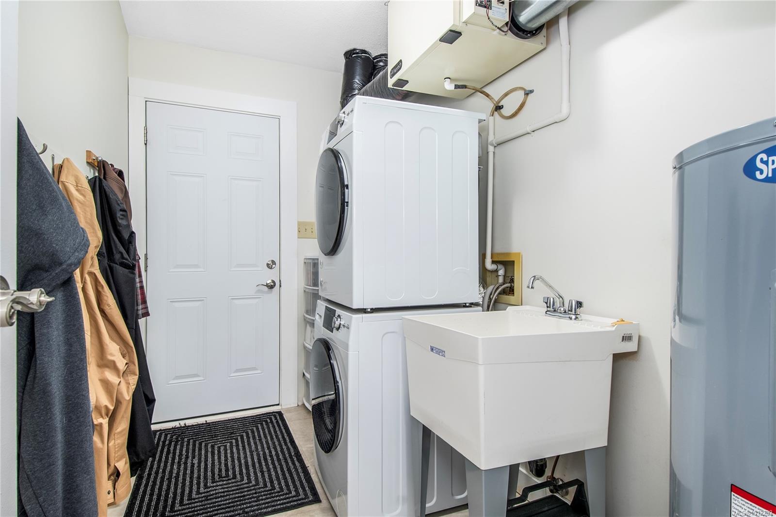 1800 Dingwall Rd # B