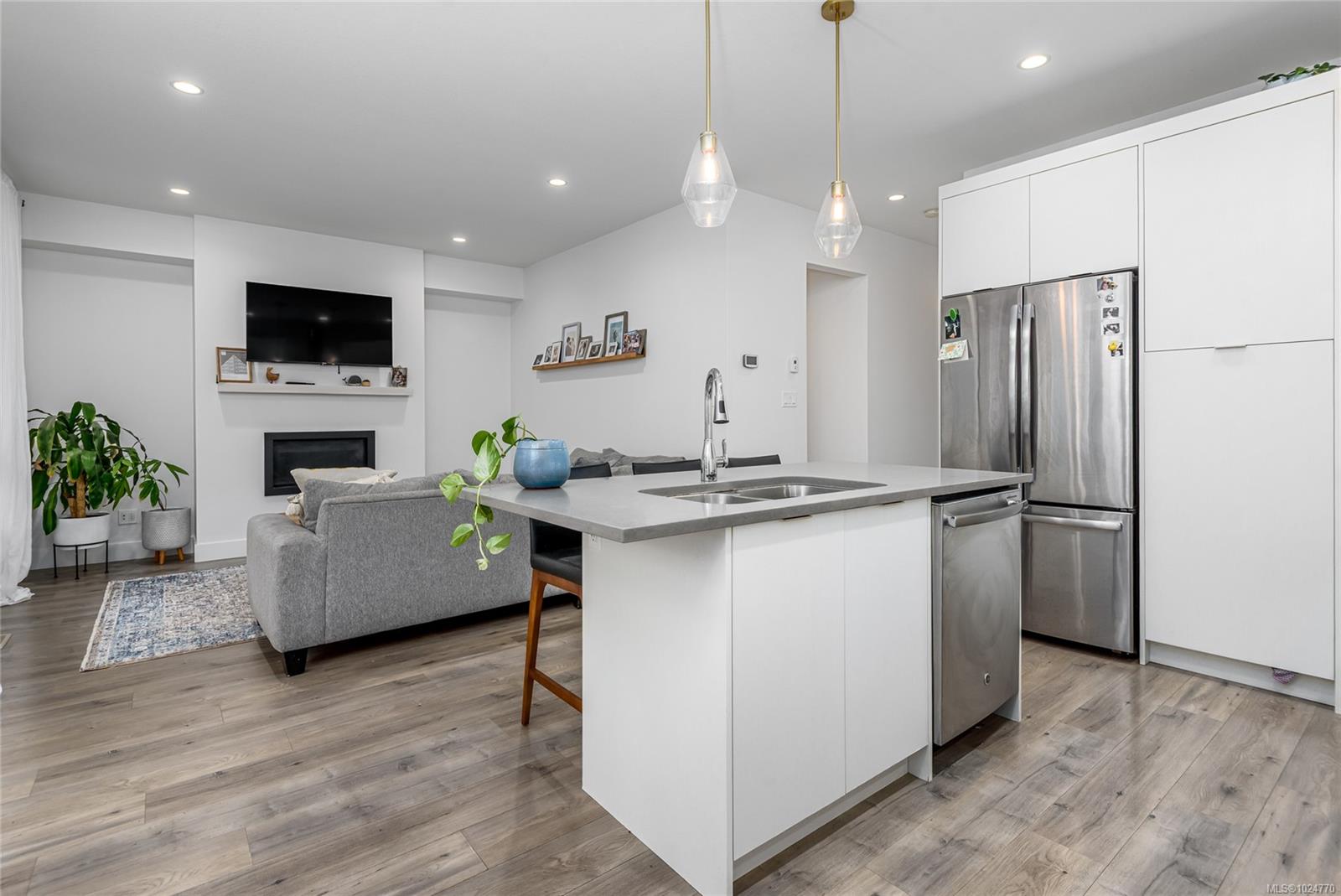 2607 Kendal Ave # 12