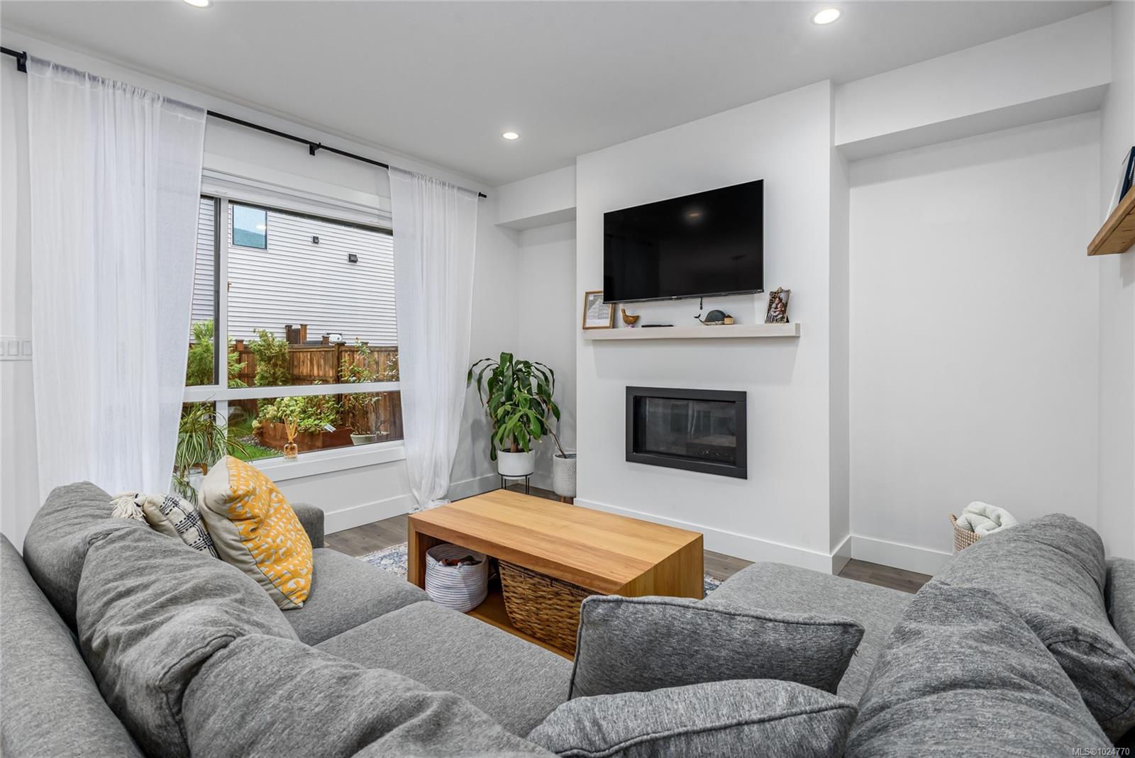 2607 Kendal Ave # 12