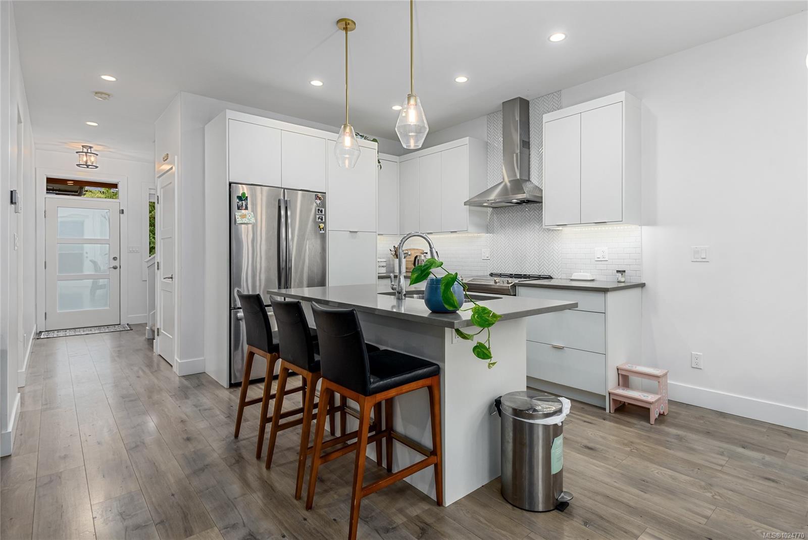 2607 Kendal Ave # 12