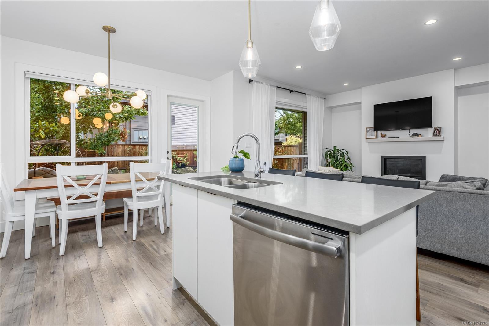 2607 Kendal Ave # 12