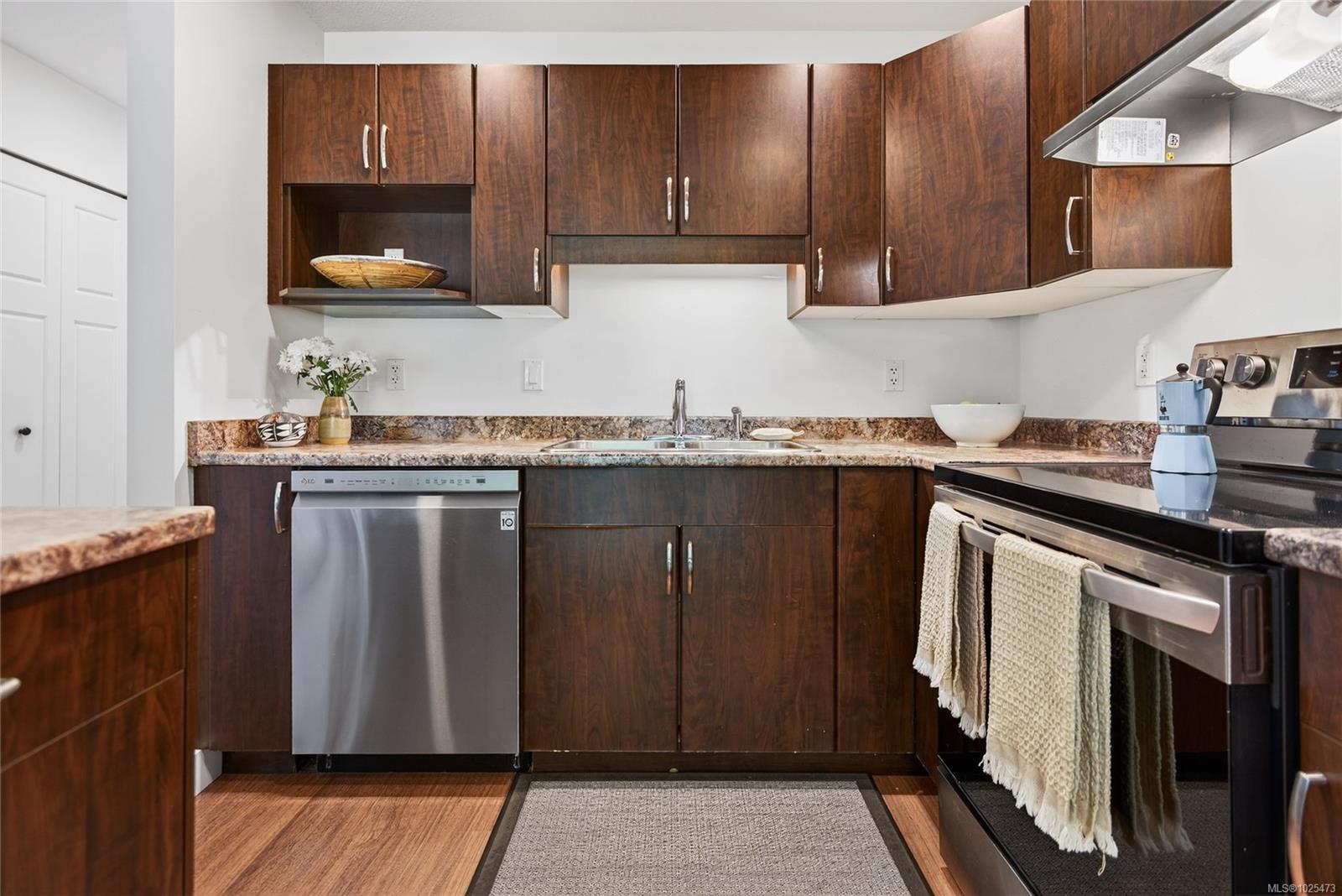 3400 Coniston Cres # 15